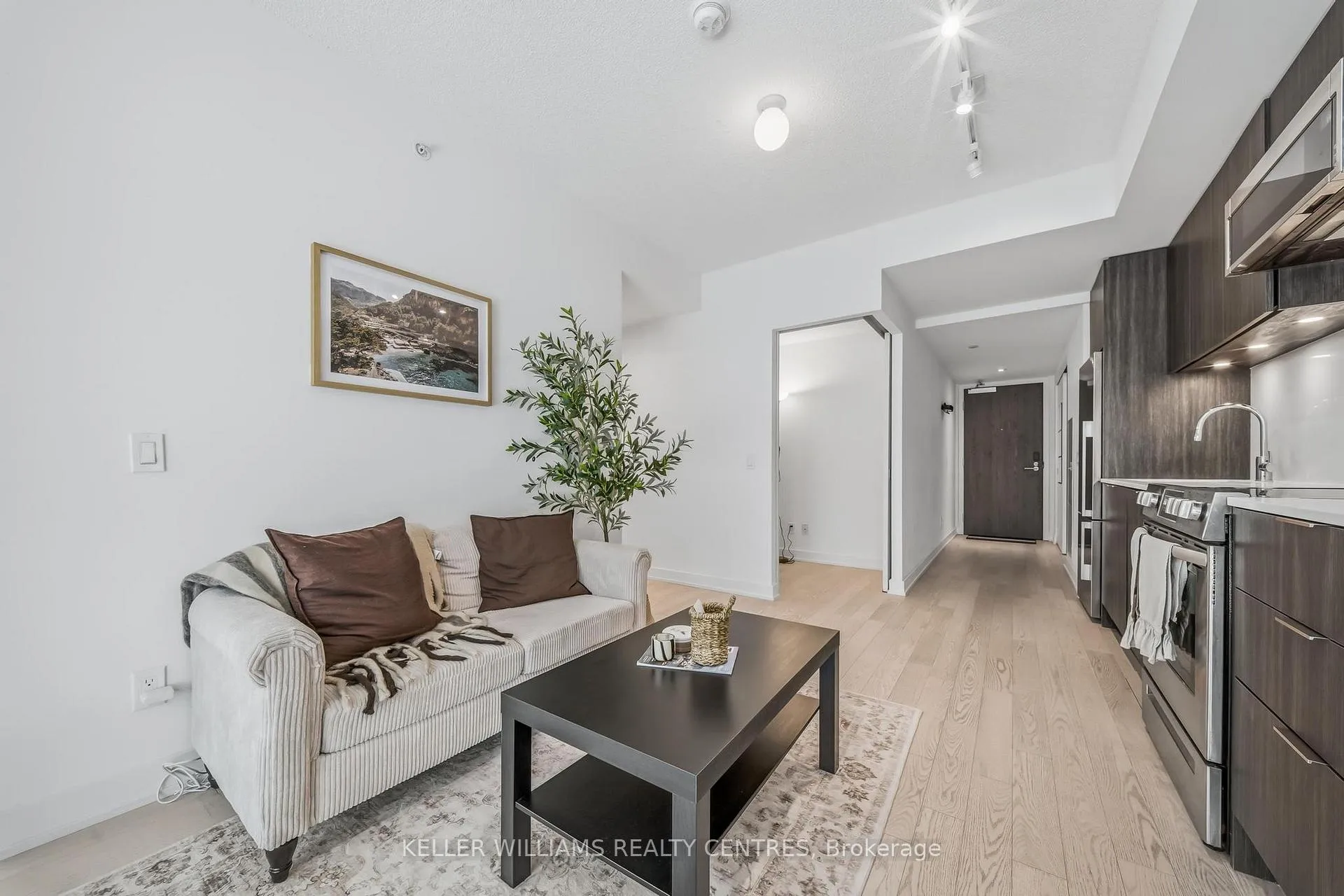 Photo 11 of Unit 704, 25 Richmond Street E, Toronto, Church-Yonge Corridor — HOMEH