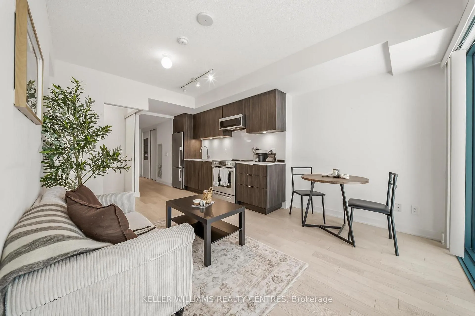 Photo 13 of Unit 704, 25 Richmond Street E, Toronto, Church-Yonge Corridor — HOMEH