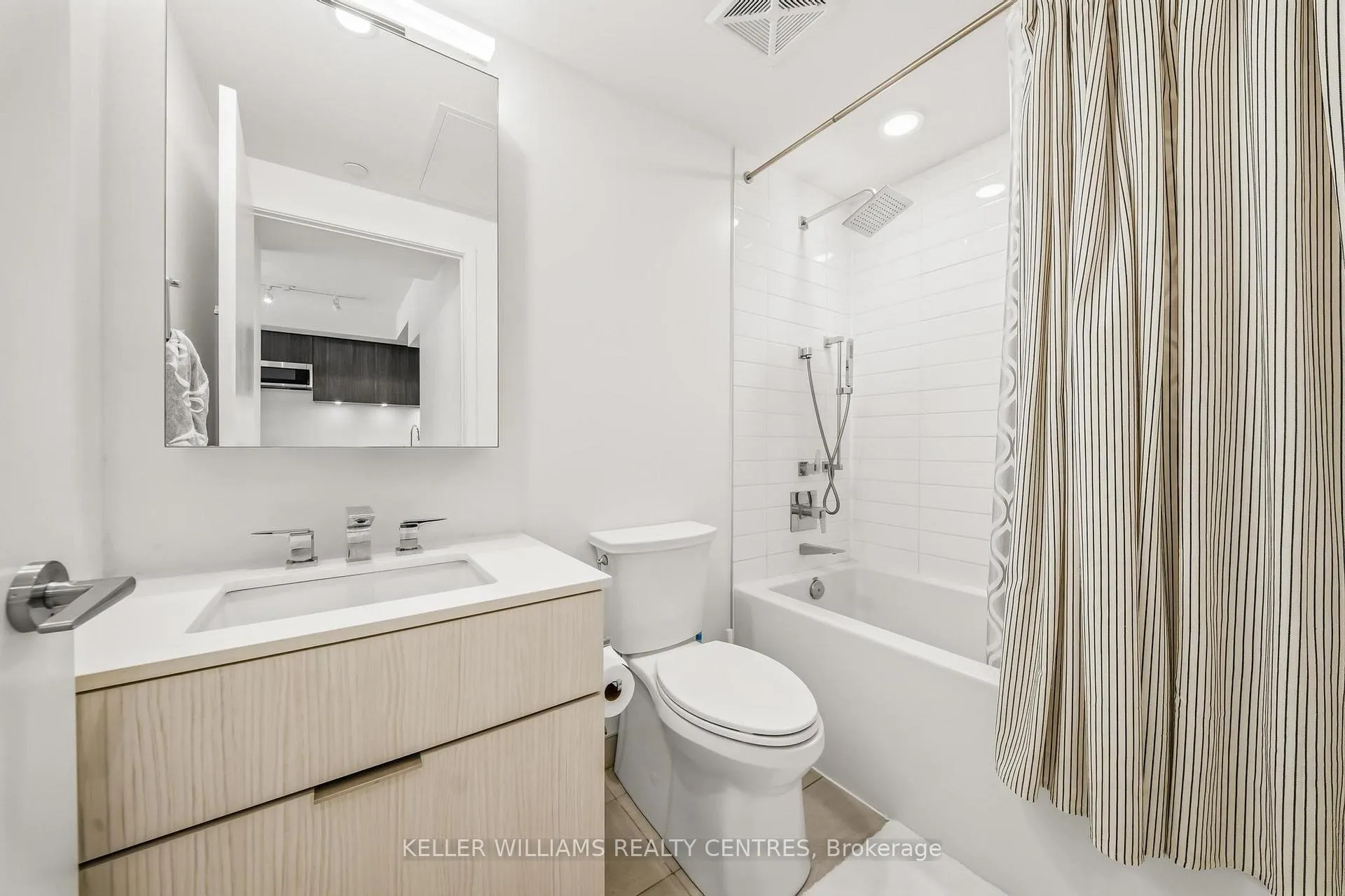Photo 22 of Unit 704, 25 Richmond Street E, Toronto, Church-Yonge Corridor — HOMEH
