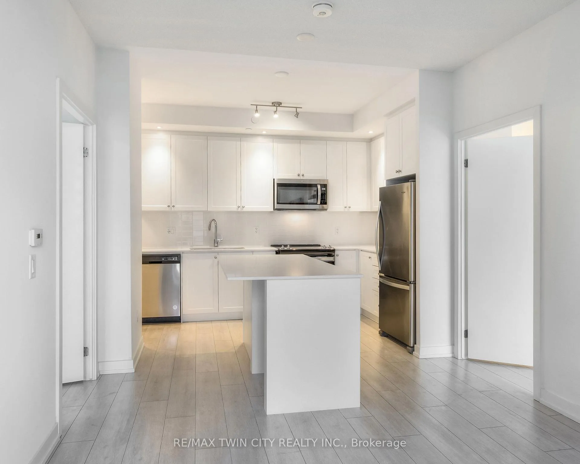 Photo 6 of Unit 1201, 55 Duke Street W, Kitchener, City Commercial Core — HOMEH