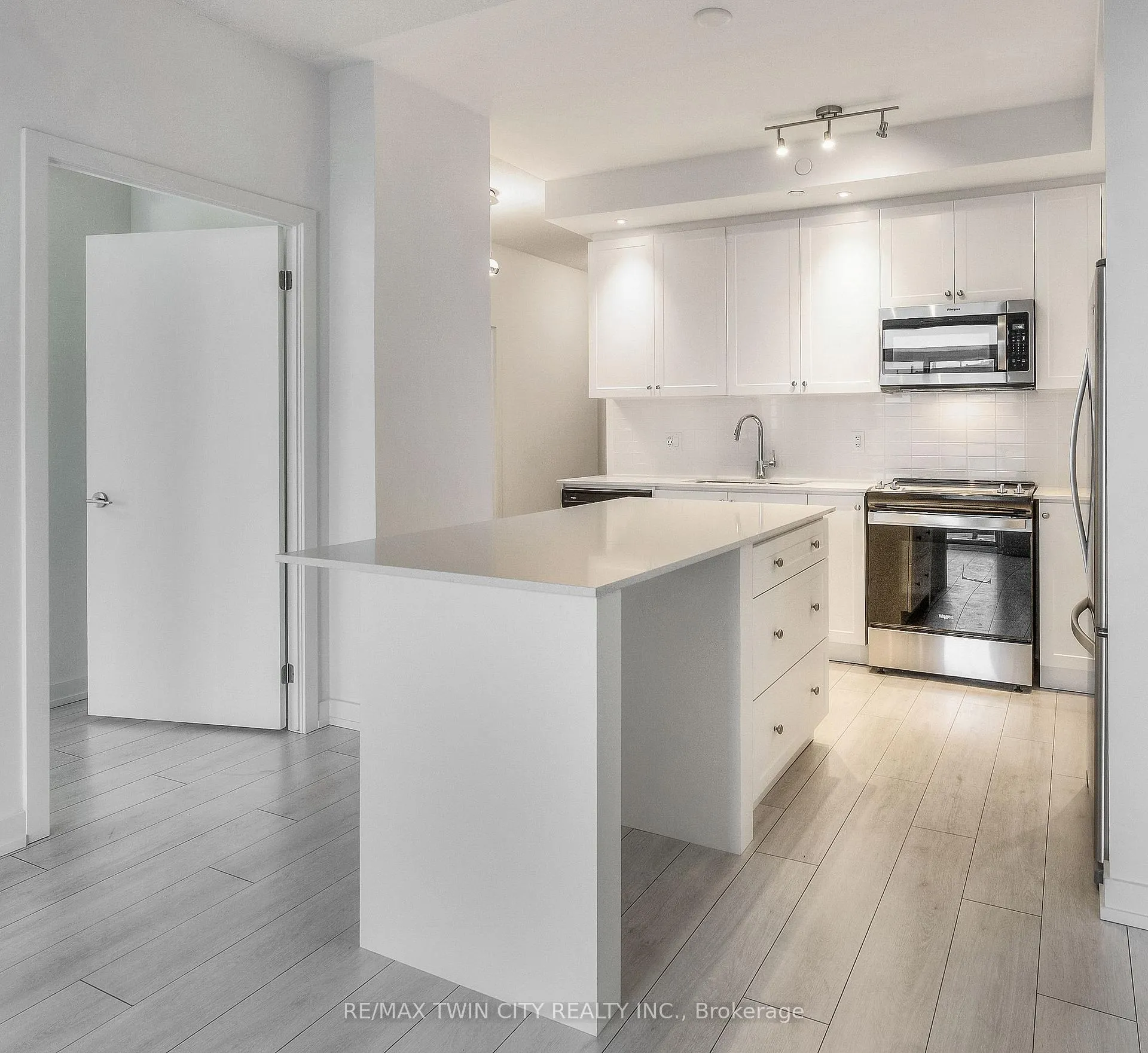 Photo 7 of Unit 1201, 55 Duke Street W, Kitchener, City Commercial Core — HOMEH