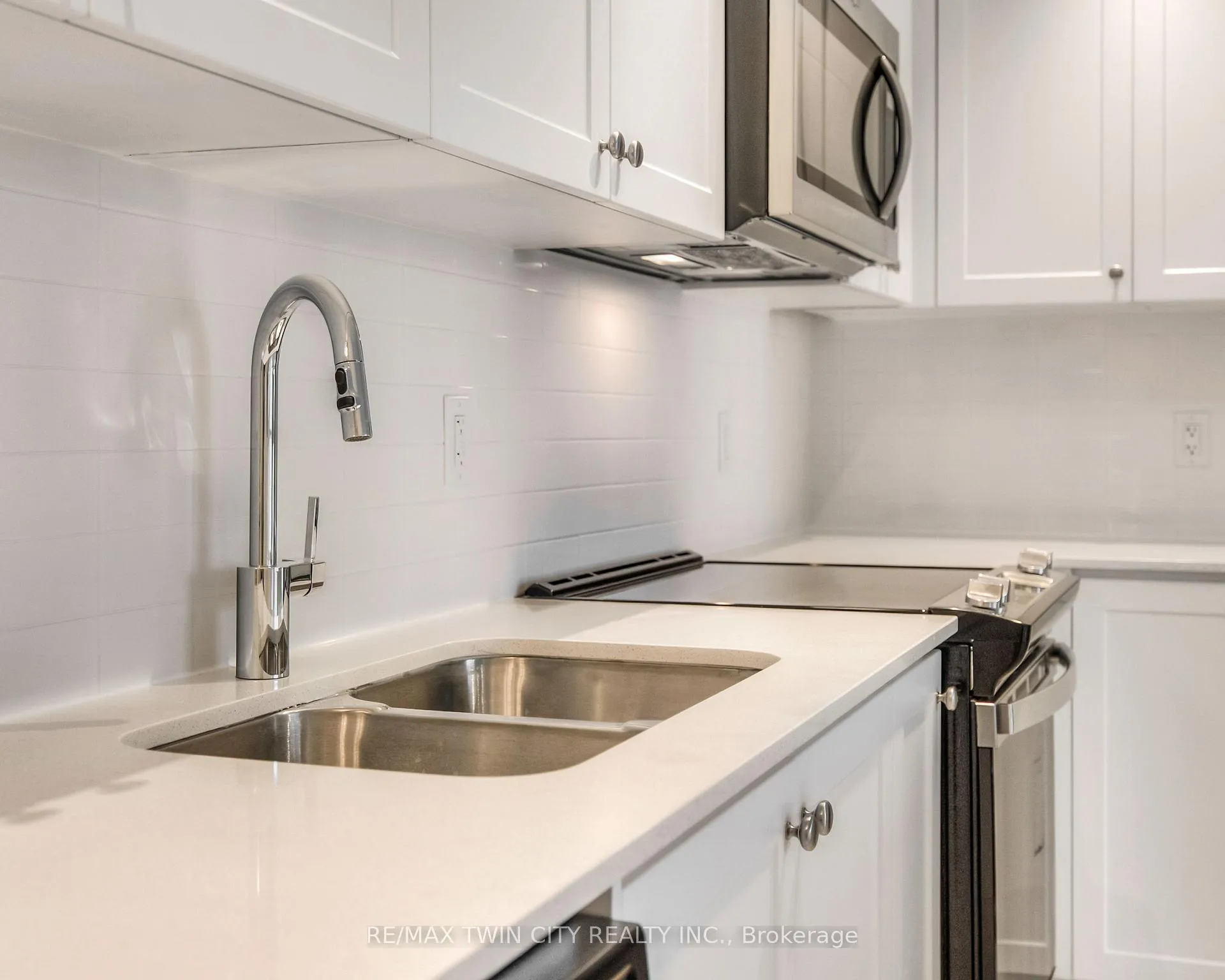 Photo 11 of Unit 1201, 55 Duke Street W, Kitchener, City Commercial Core — HOMEH