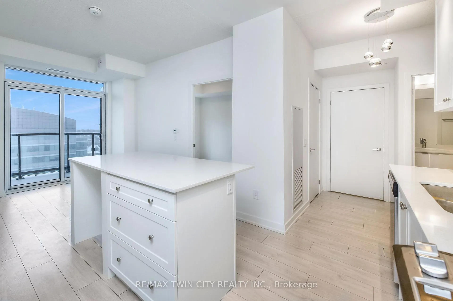 Photo 12 of Unit 1201, 55 Duke Street W, Kitchener, City Commercial Core — HOMEH