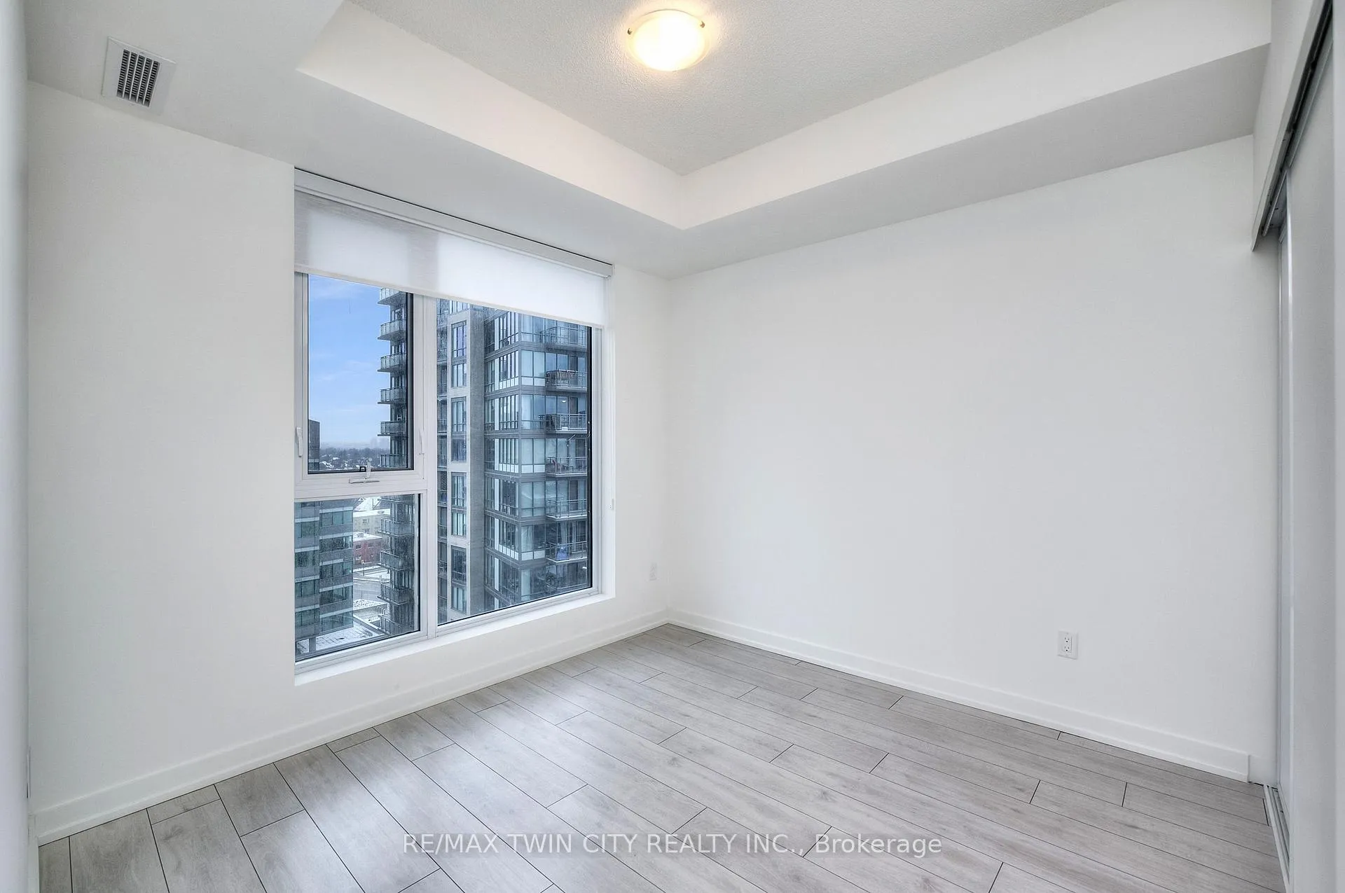 Photo 15 of Unit 1201, 55 Duke Street W, Kitchener, City Commercial Core — HOMEH