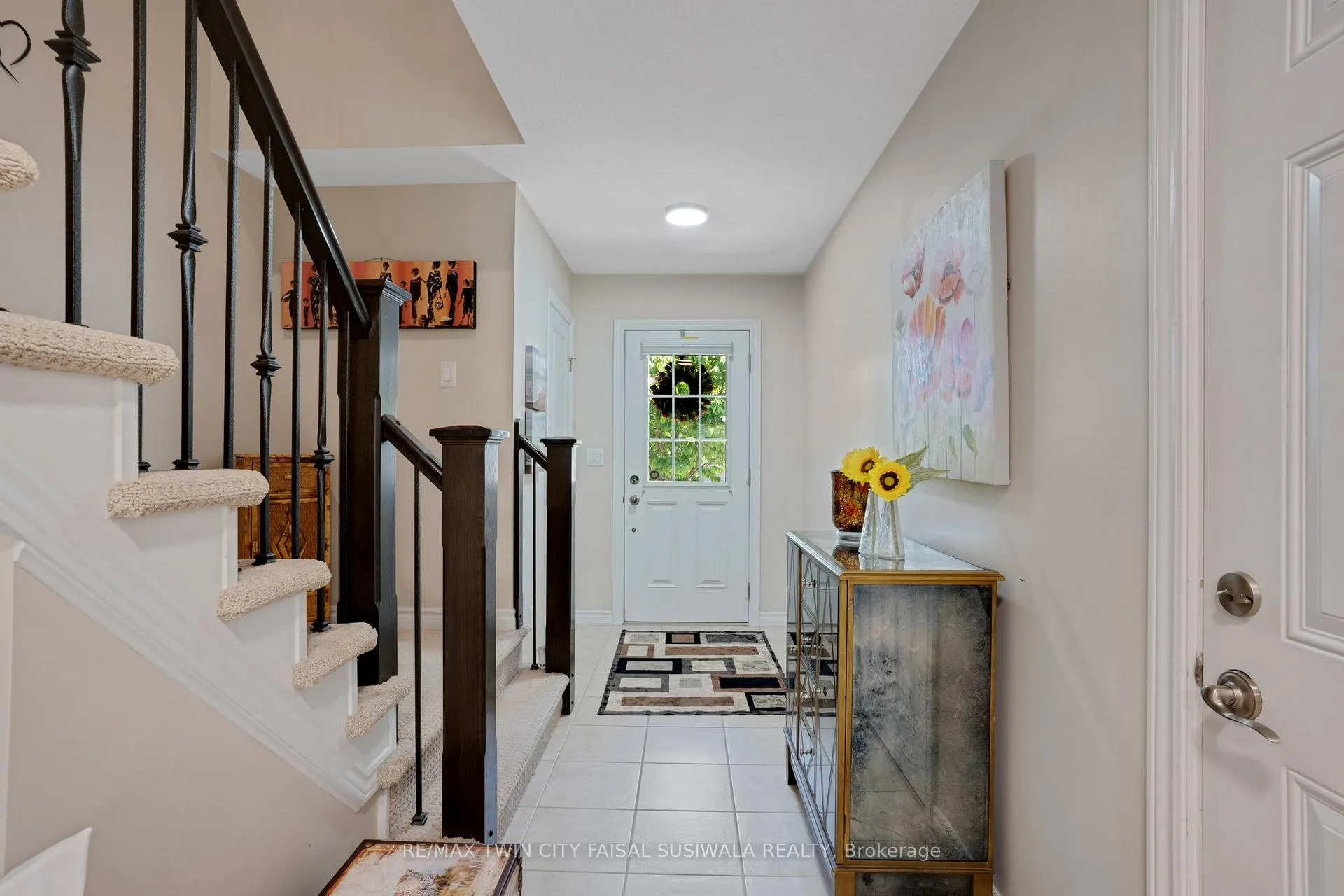 Photo 6 of Unit 2, 635 Saginaw Parkway, Cambridge, Fiddlesticks — HOMEH