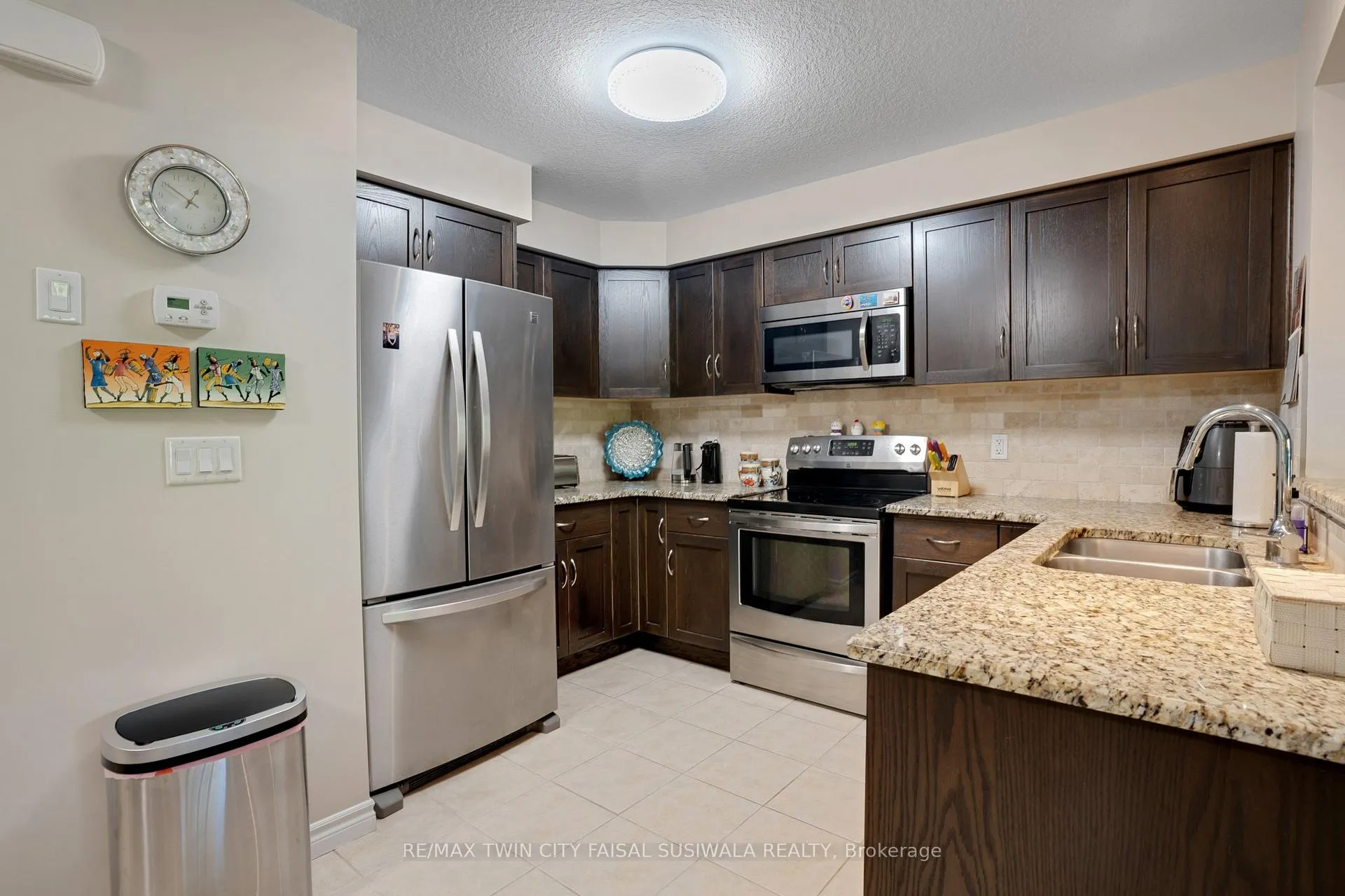 Photo 10 of Unit 2, 635 Saginaw Parkway, Cambridge, Fiddlesticks — HOMEH