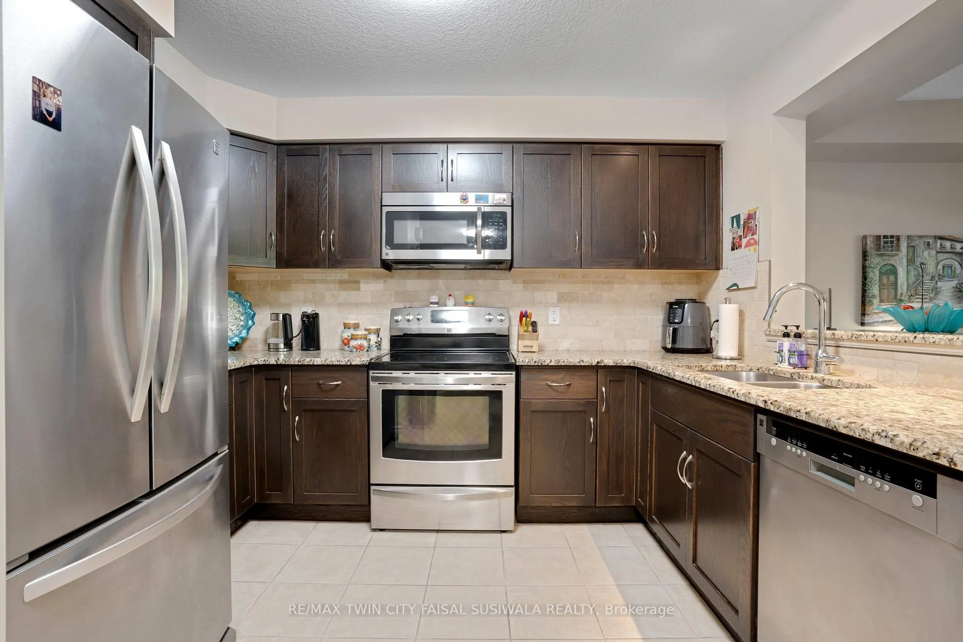 Photo 11 of Unit 2, 635 Saginaw Parkway, Cambridge, Fiddlesticks — HOMEH
