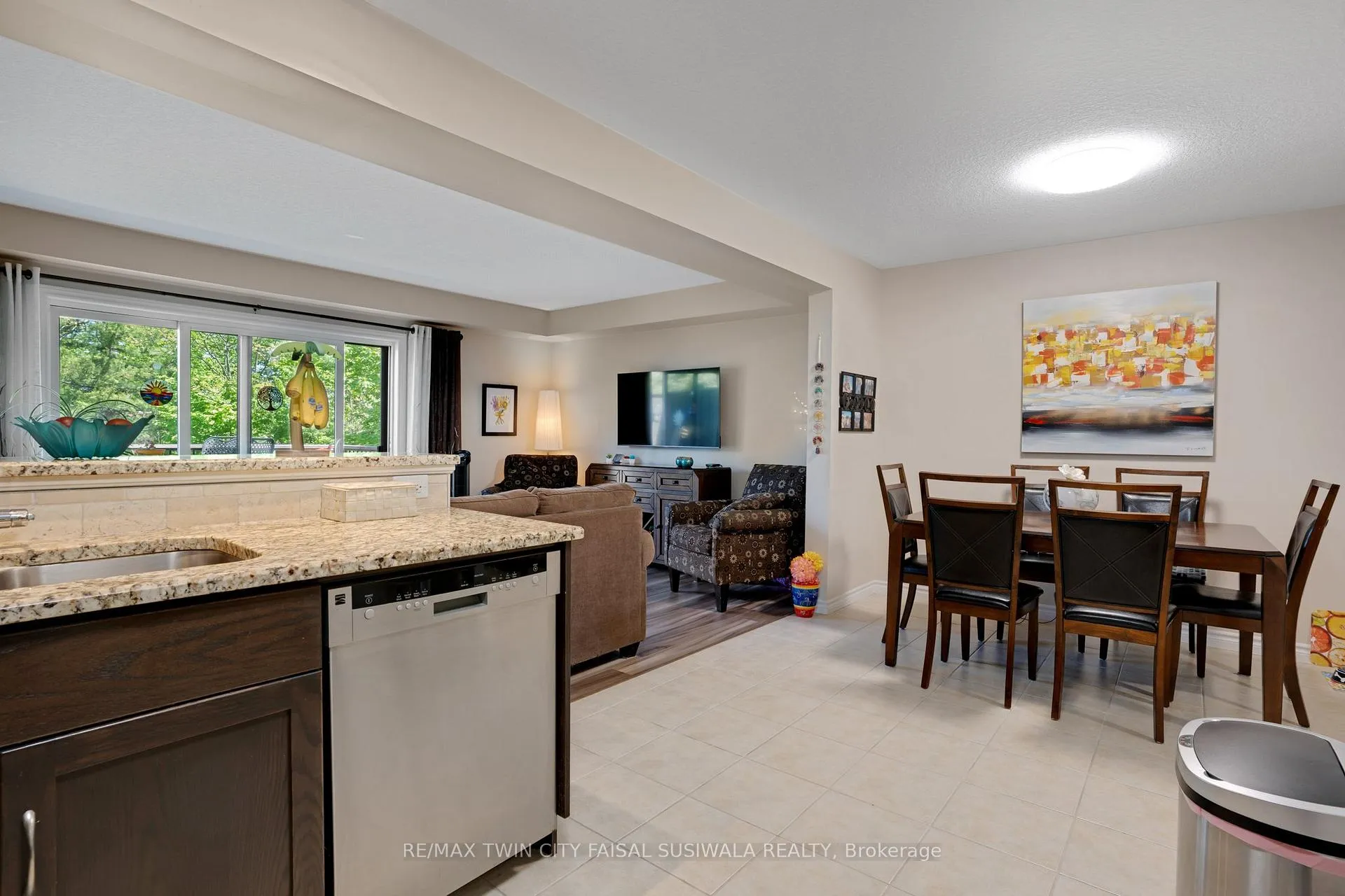 Photo 12 of Unit 2, 635 Saginaw Parkway, Cambridge, Fiddlesticks — HOMEH