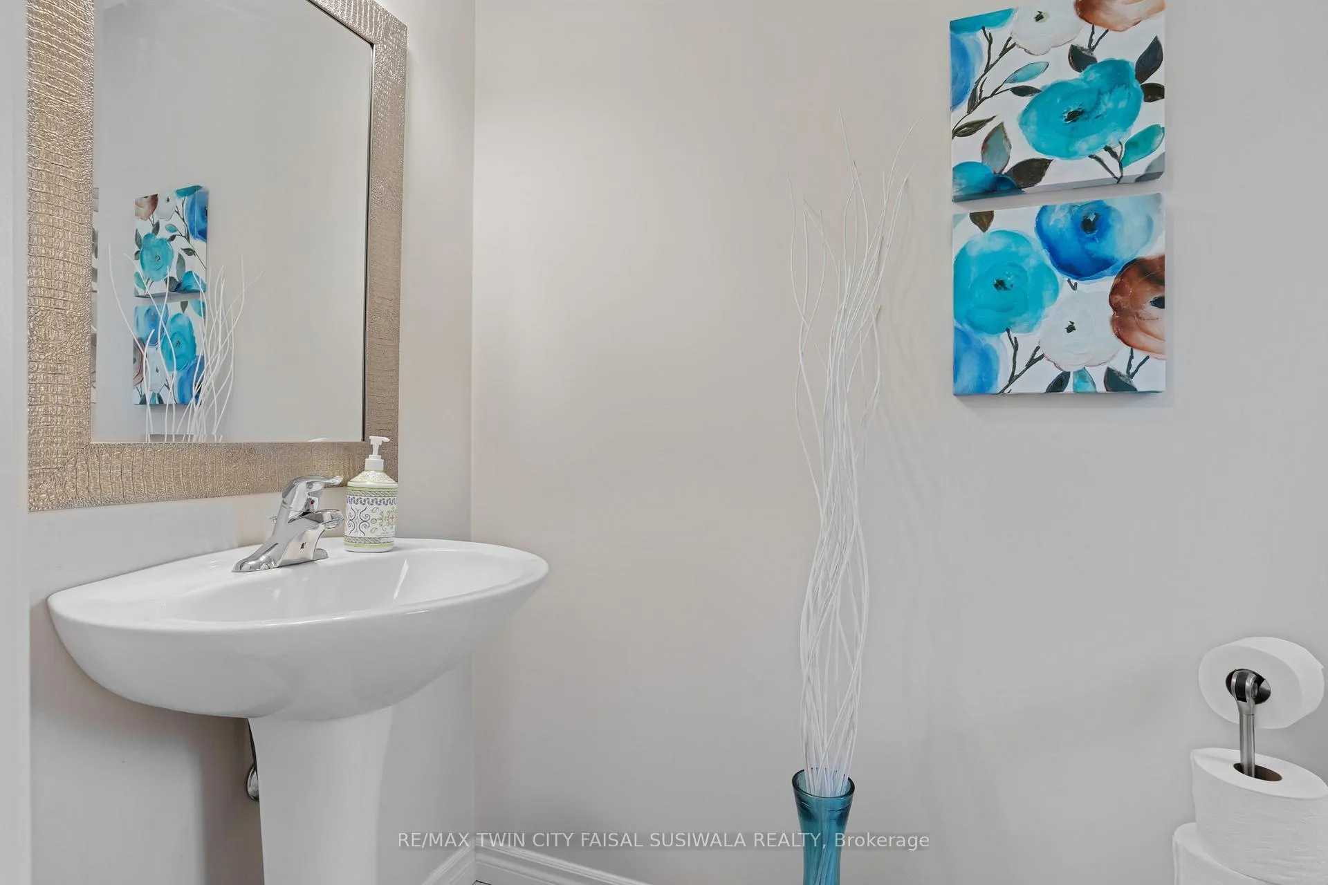 Photo 16 of Unit 2, 635 Saginaw Parkway, Cambridge, Fiddlesticks — HOMEH