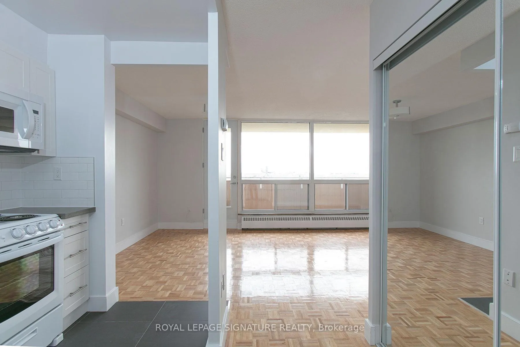 Photo 4 of Unit 2115, 666 Spadina Avenue, Toronto, University — HOMEH