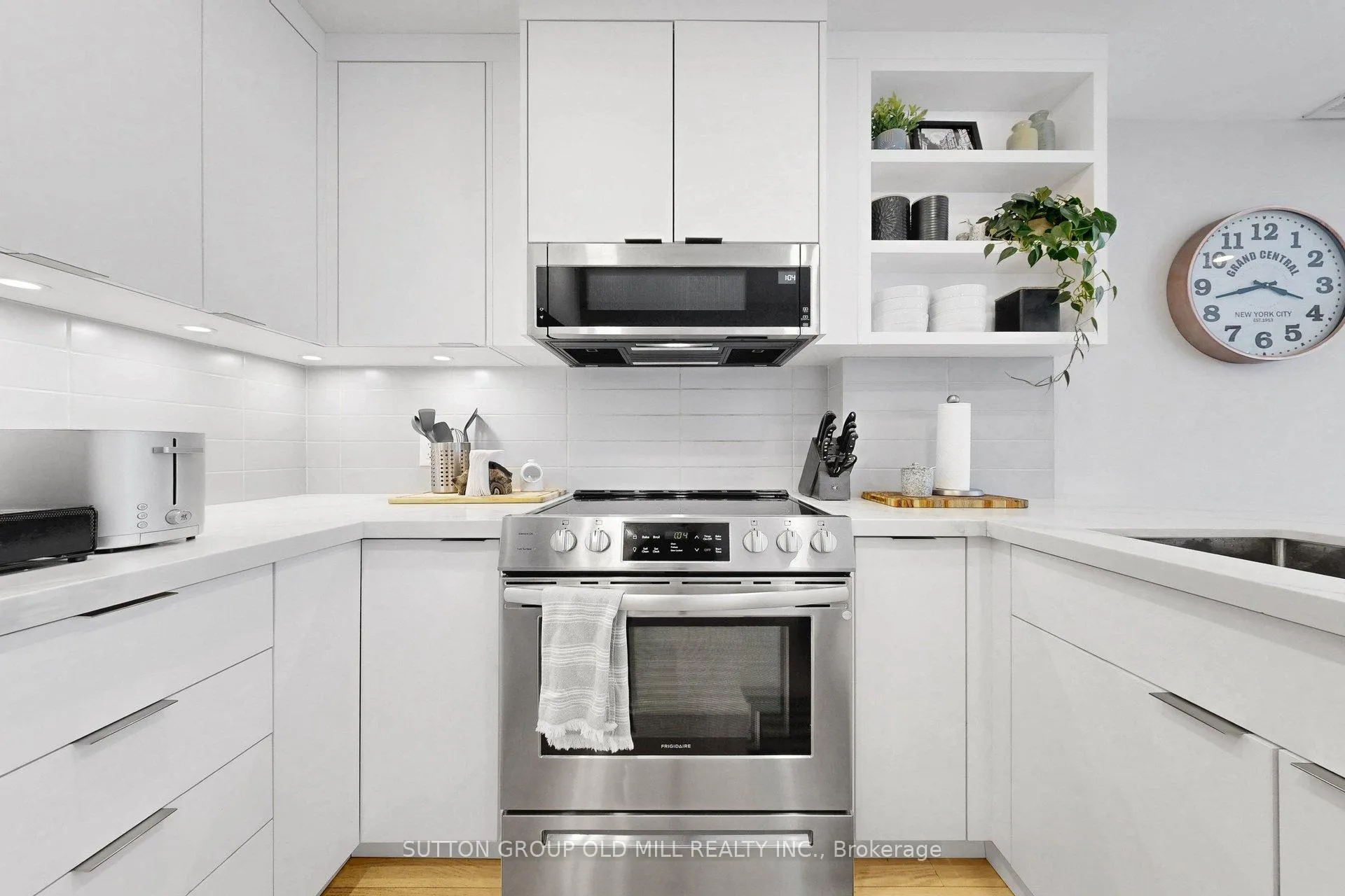 Photo 8 of Unit 1402, 12 Sudbury Street, Toronto, Niagara — HOMEH