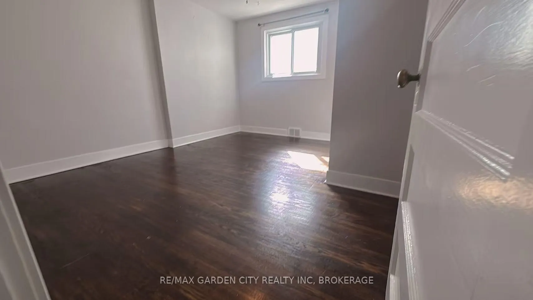 Photo 7 of Unit 3, 5 College Street, St. Catharines, Downtown — HOMEH