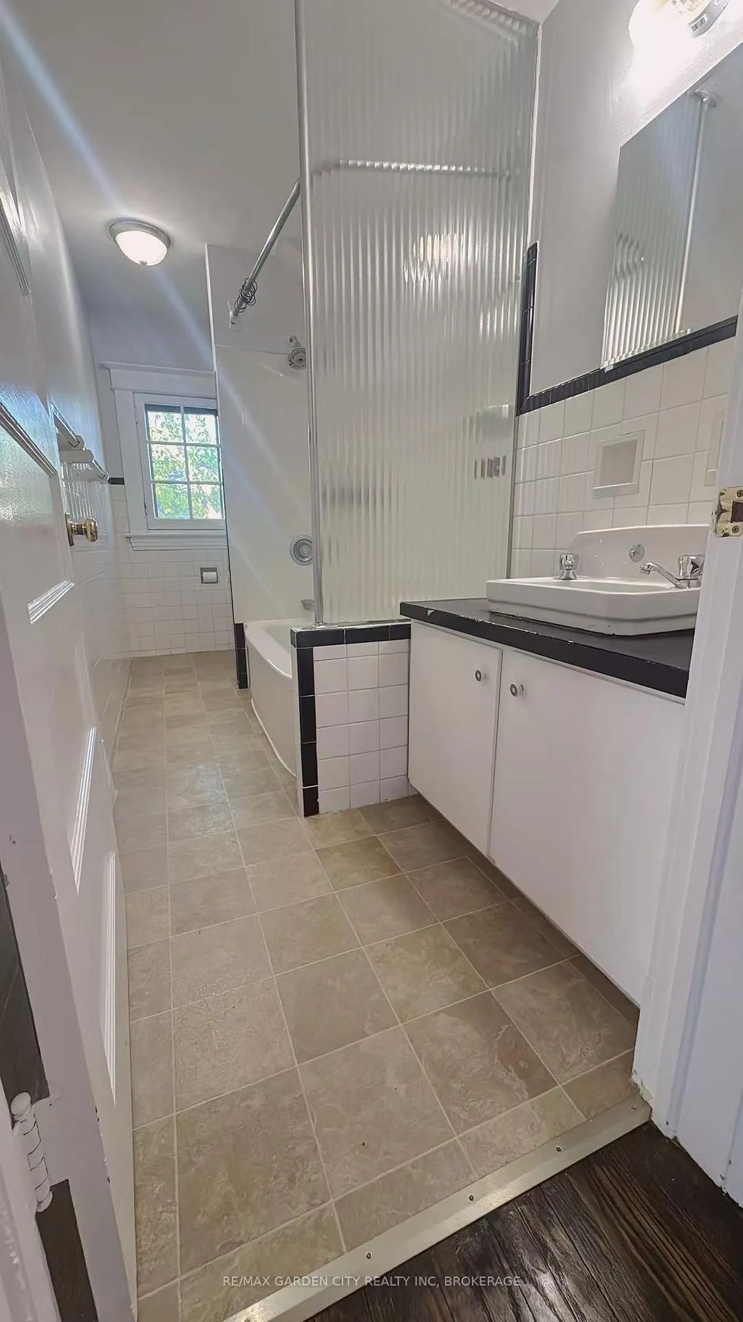 Photo 10 of Unit 3, 5 College Street, St. Catharines, Downtown — HOMEH