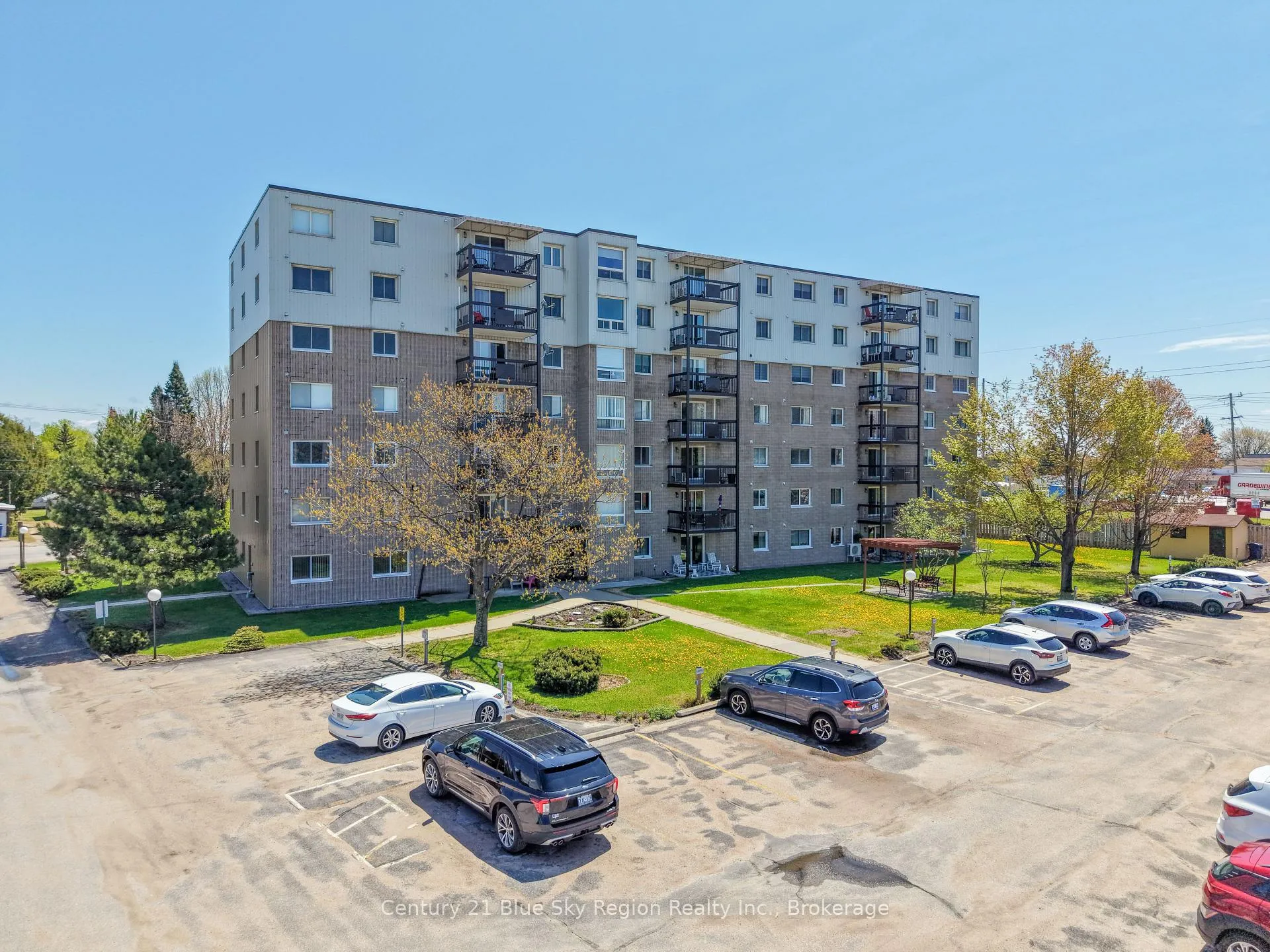 Front of Unit 602, 935 Stockdale Road