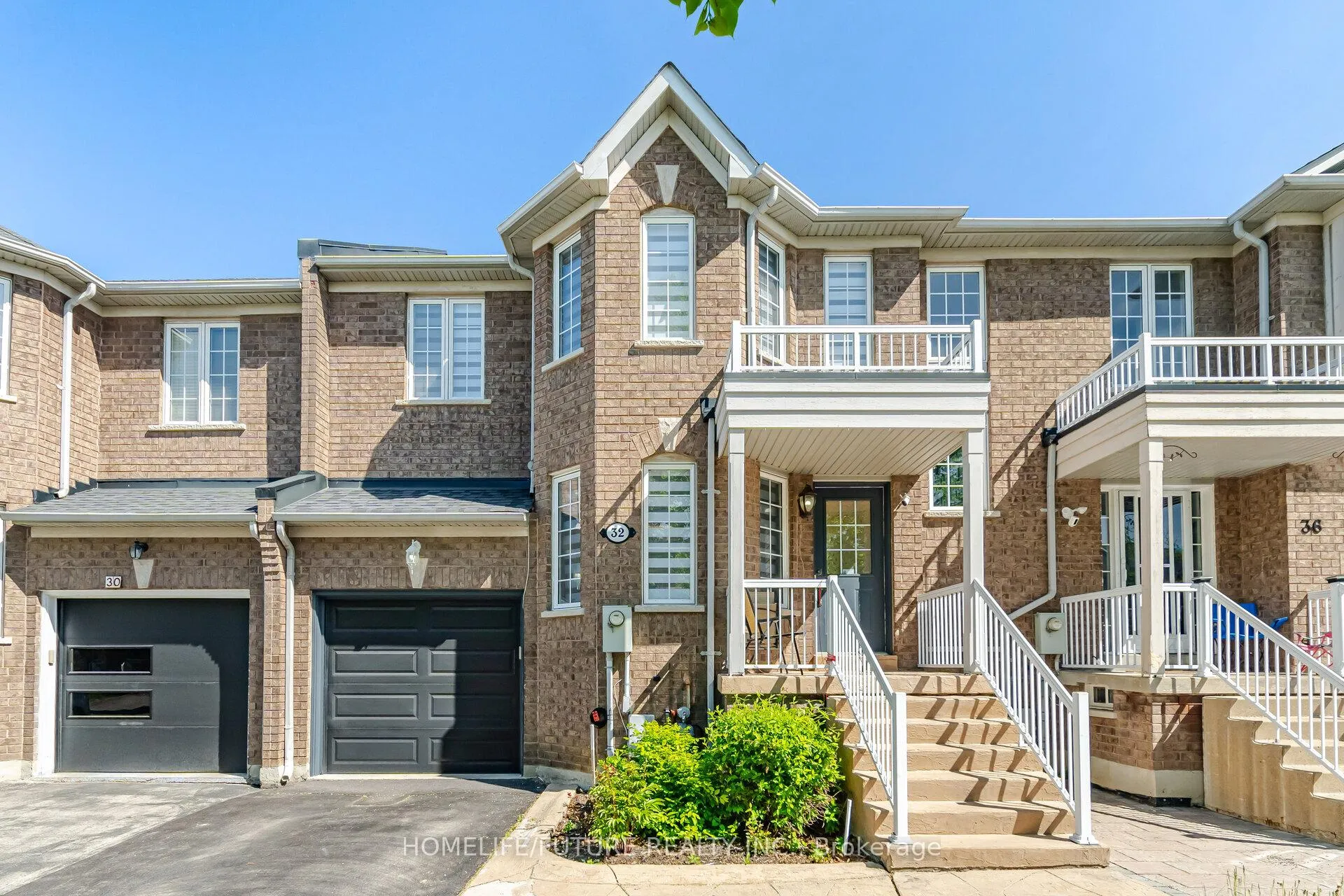 Front of 32 Laurelhurst Crescent