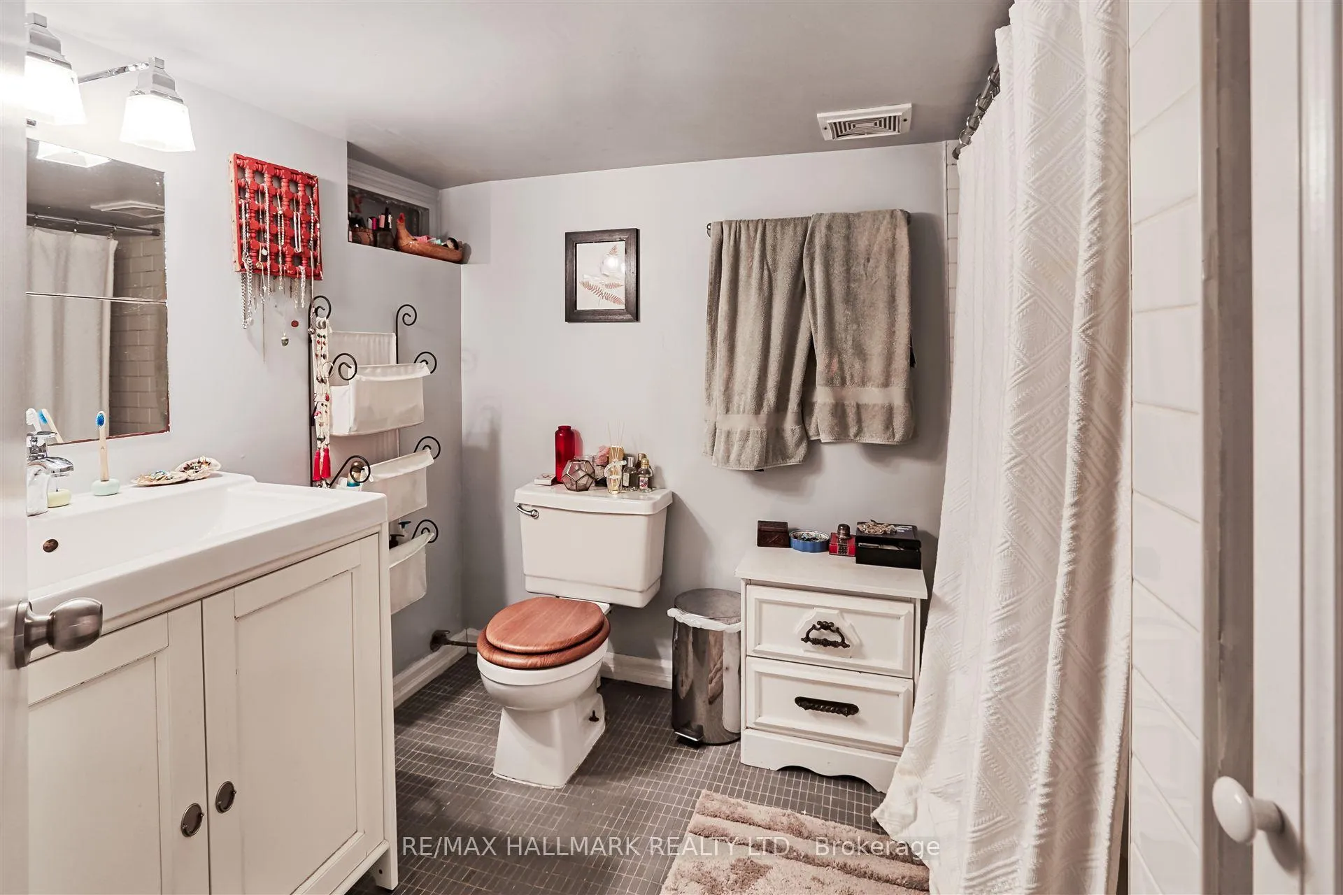 Photo 10 of Unit Back, 155 Major Street, Toronto, University — HOMEH