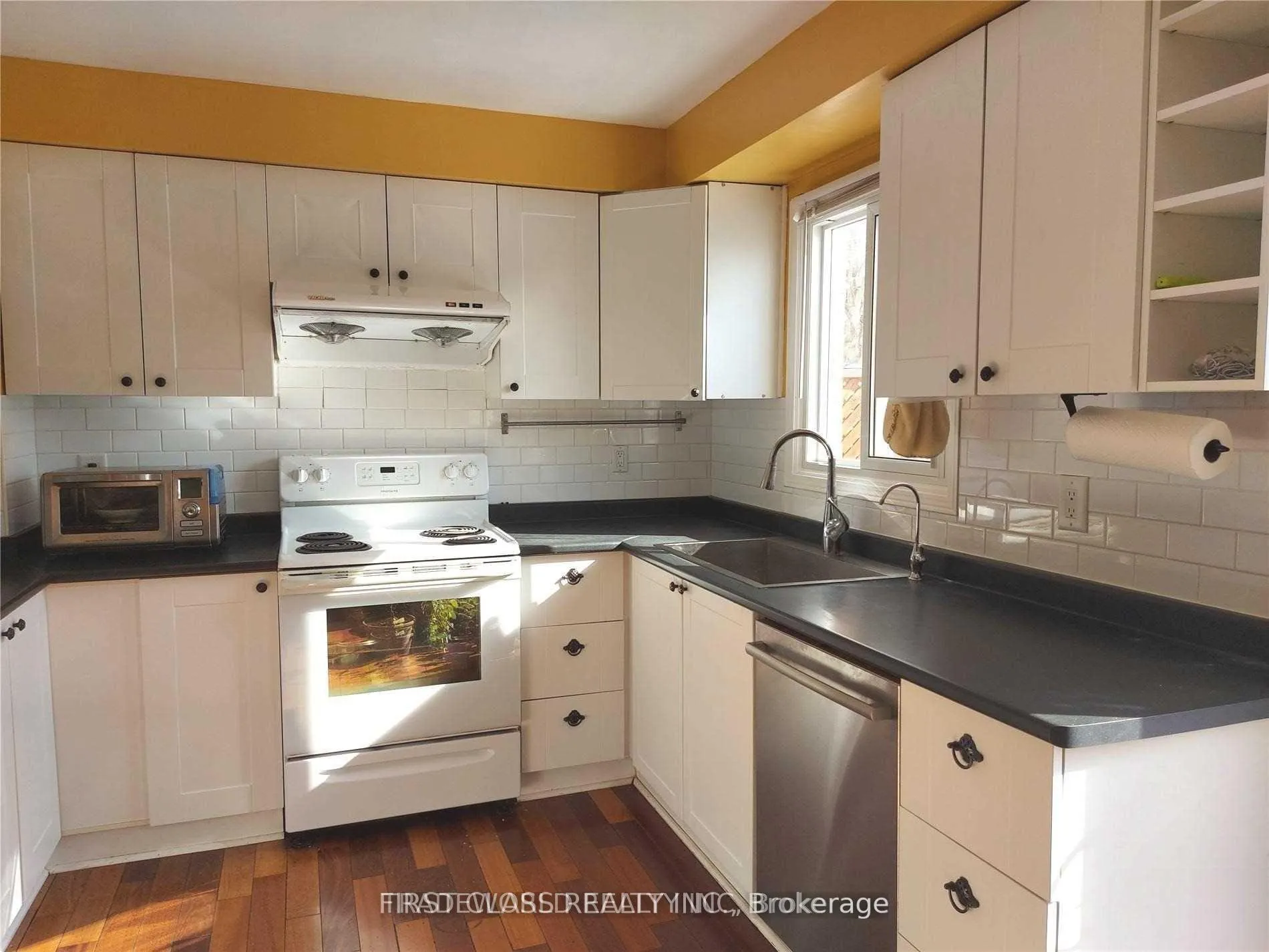 Photo 9 of Unit M&2nd, 880 Leslie Valley Drive, Newmarket, Huron Heights-Leslie Valley — HOMEH