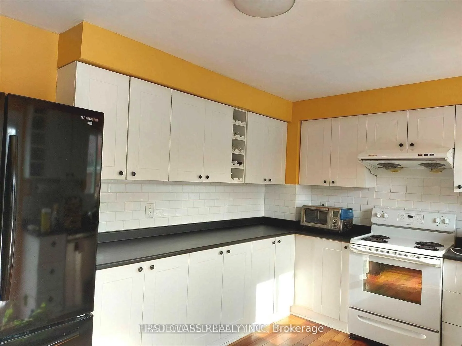 Photo 10 of Unit M&2nd, 880 Leslie Valley Drive, Newmarket, Huron Heights-Leslie Valley — HOMEH