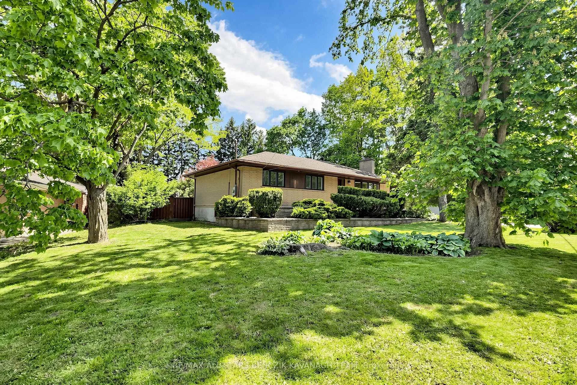 Photo 3 of 21 Ramona Boulevard, Markham, Old Markham Village — HOMEH