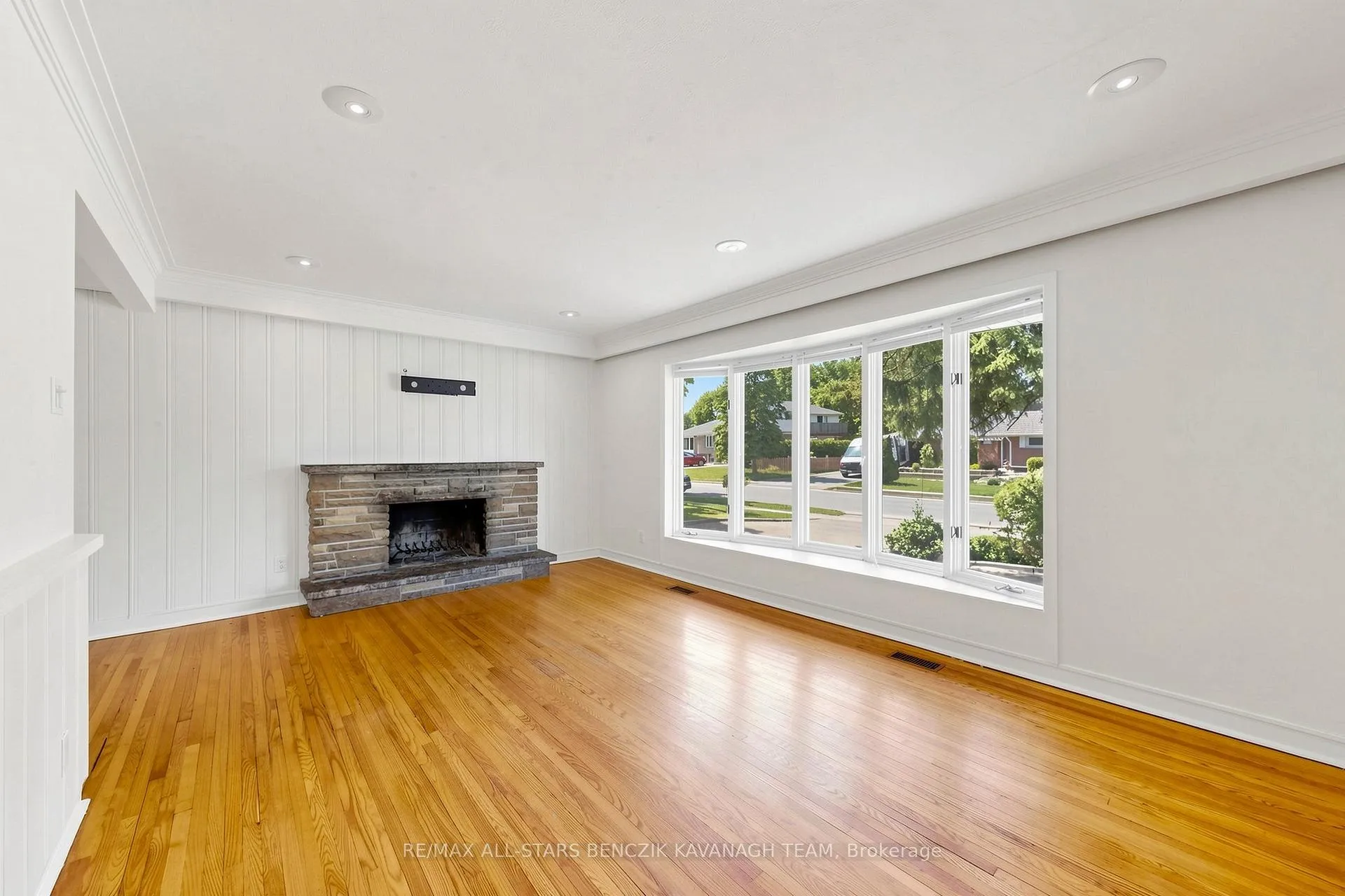 Photo 6 of 21 Ramona Boulevard, Markham, Old Markham Village — HOMEH