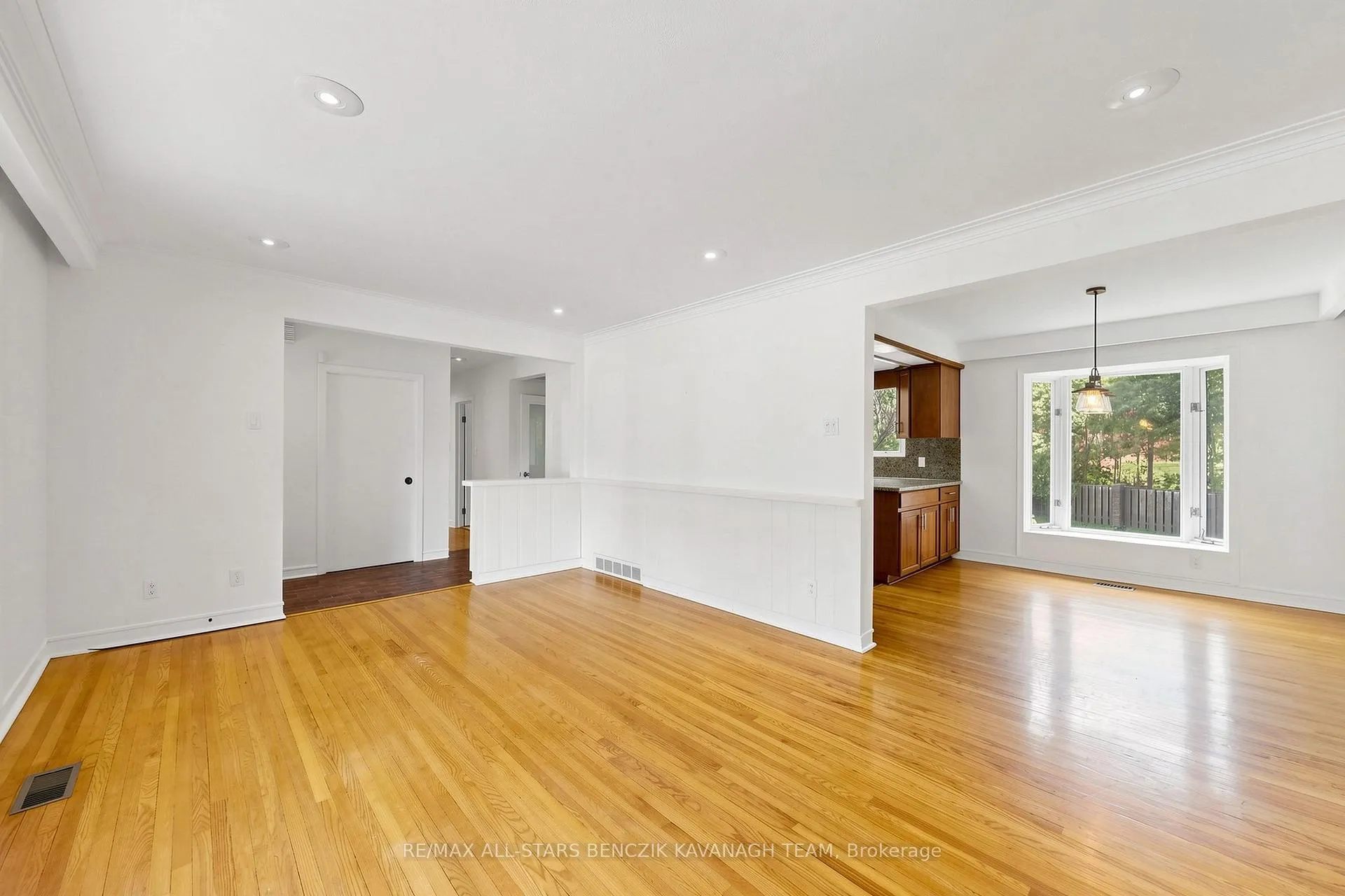 Photo 7 of 21 Ramona Boulevard, Markham, Old Markham Village — HOMEH