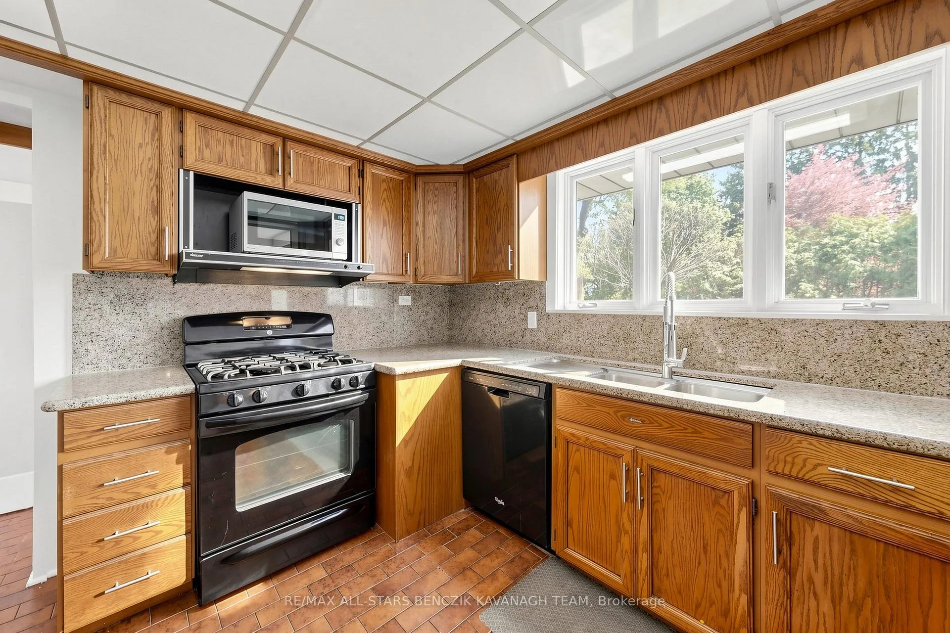 Photo 10 of 21 Ramona Boulevard, Markham, Old Markham Village — HOMEH