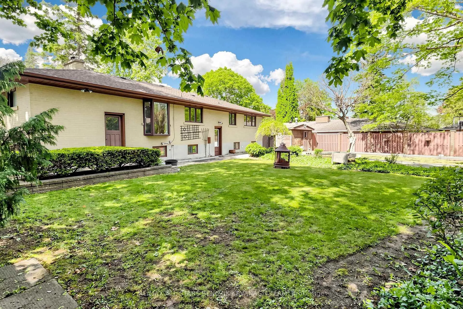 Photo 25 of 21 Ramona Boulevard, Markham, Old Markham Village — HOMEH