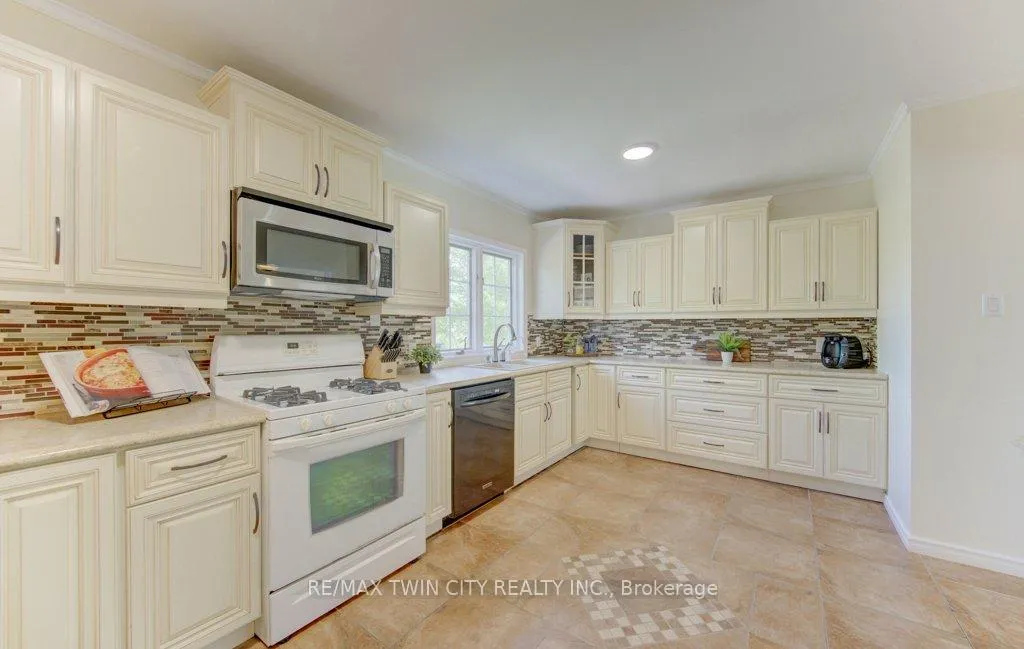 Photo 20 of 3429 Nafziger Road, Wellesley — HOMEH