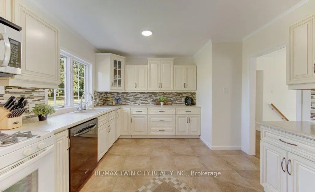 Photo 23 of 3429 Nafziger Road, Wellesley — HOMEH