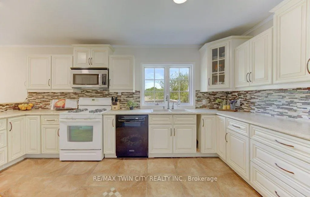 Photo 24 of 3429 Nafziger Road, Wellesley — HOMEH