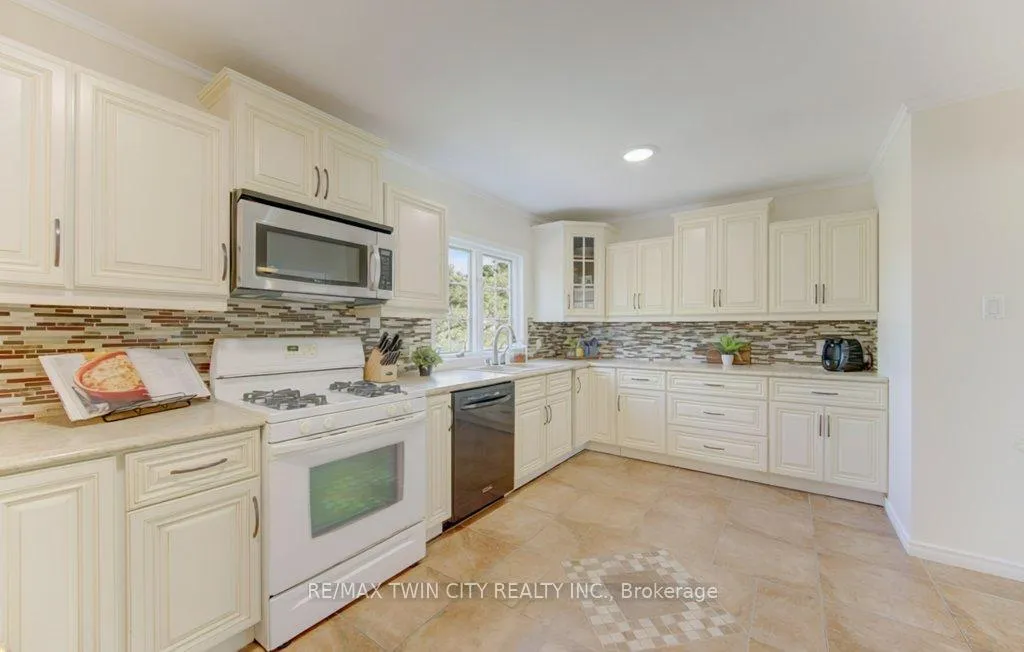 Photo 25 of 3429 Nafziger Road, Wellesley — HOMEH