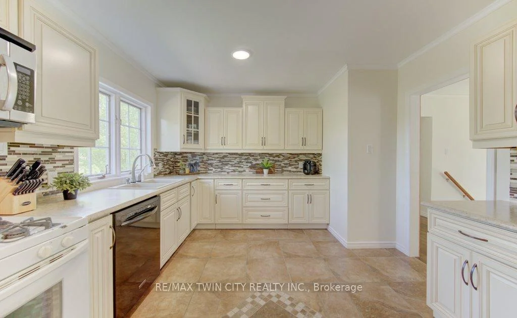 Photo 56 of 3429 Nafziger Road, Wellesley — HOMEH