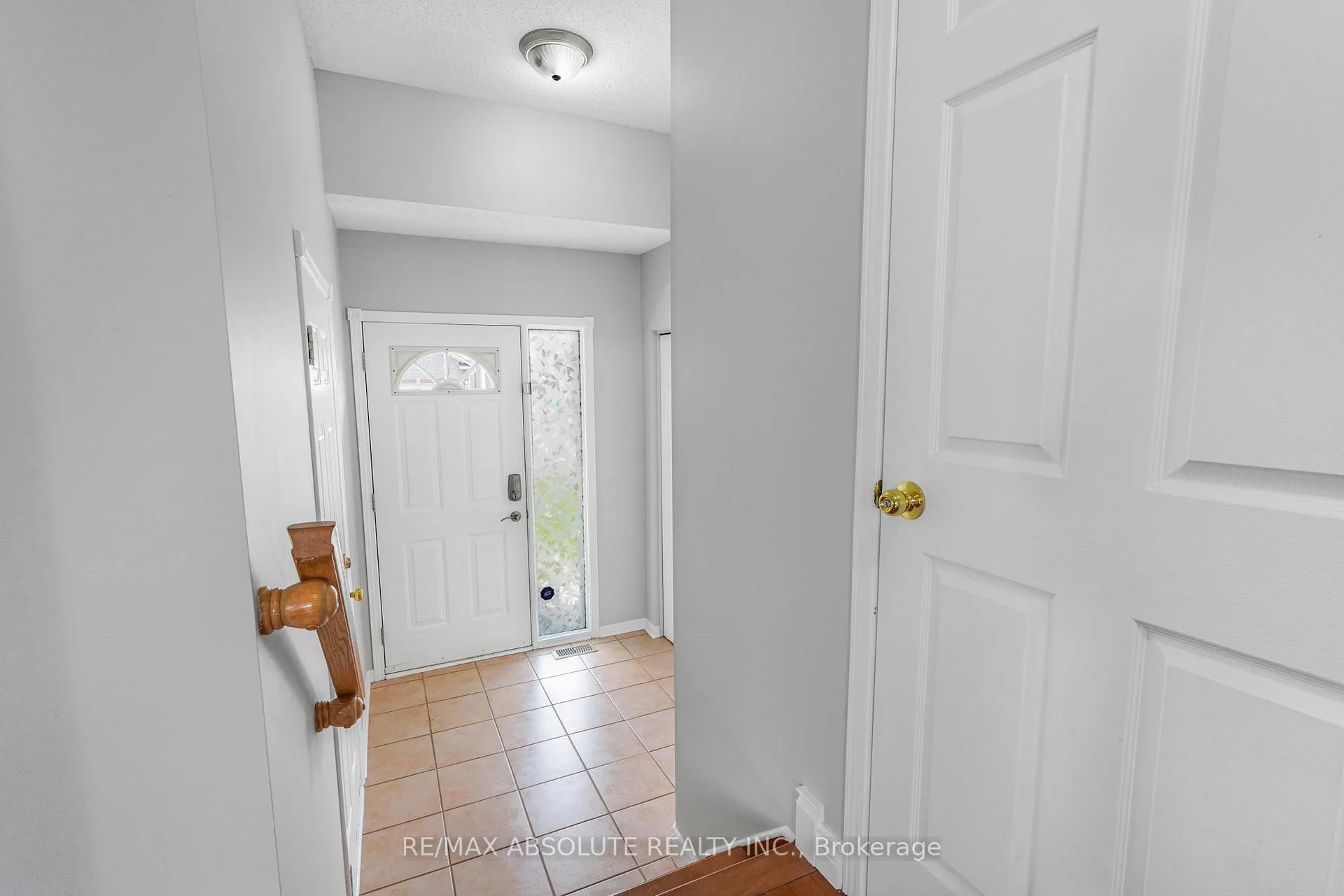 Photo 3 of 879 Paradise Crescent, Ottawa, Fallingbrook/Gardenway South — HOMEH