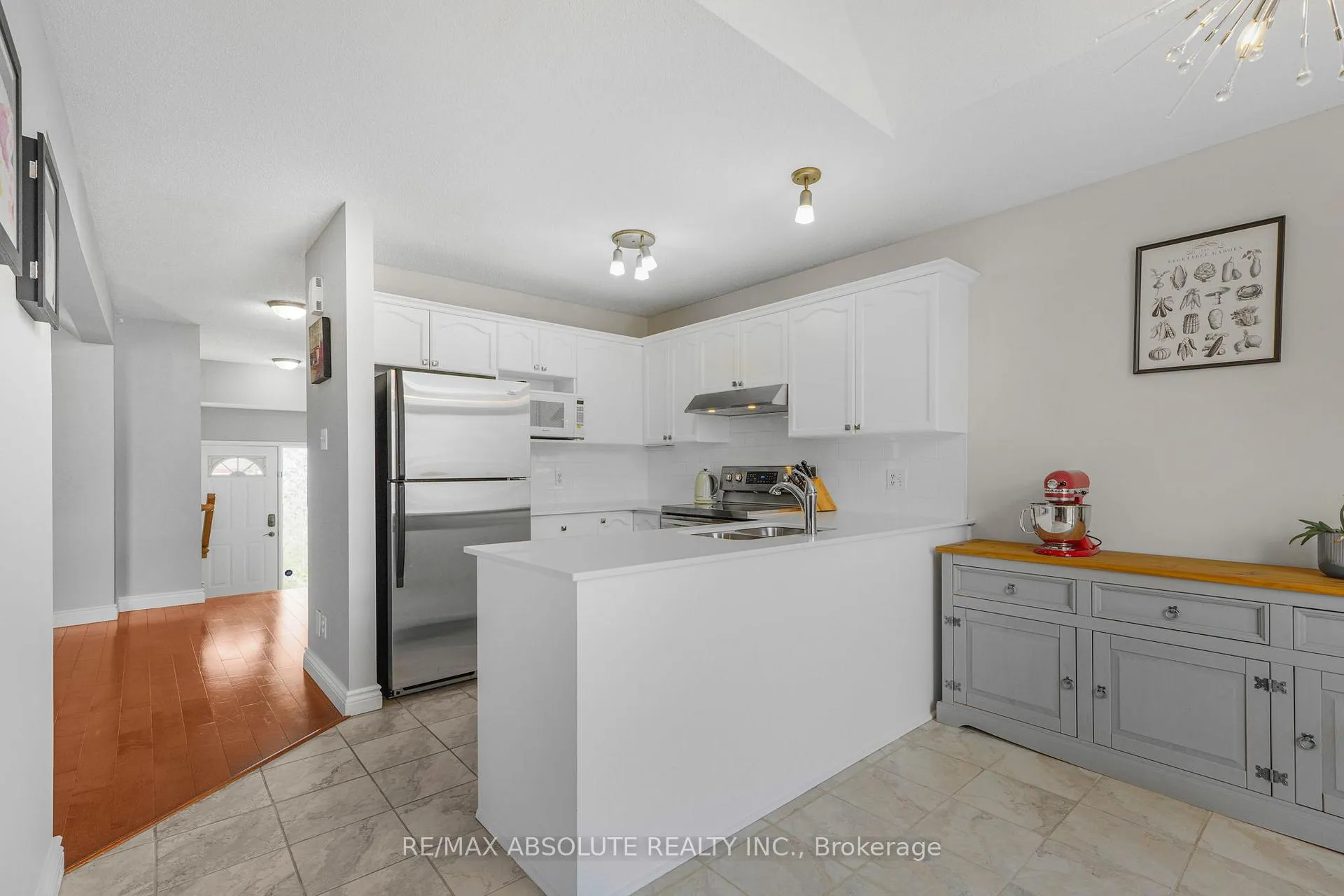 Photo 5 of 879 Paradise Crescent, Ottawa, Fallingbrook/Gardenway South — HOMEH