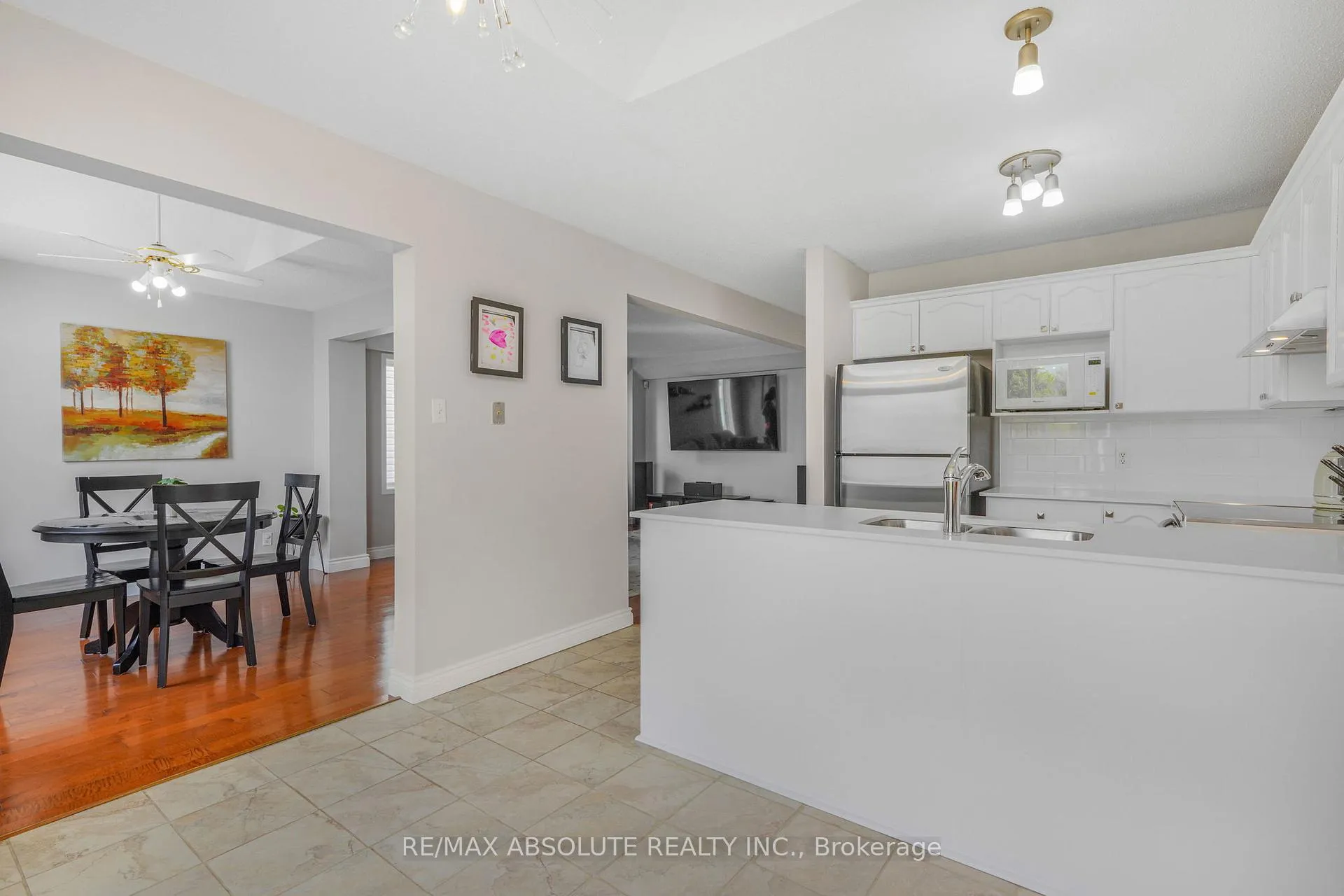 Photo 8 of 879 Paradise Crescent, Ottawa, Fallingbrook/Gardenway South — HOMEH