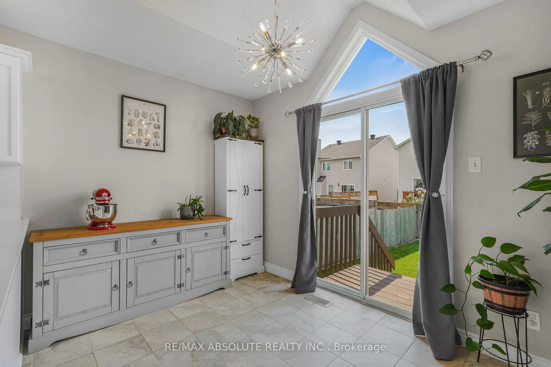 Photo 9 of 879 Paradise Crescent, Ottawa, Fallingbrook/Gardenway South — HOMEH