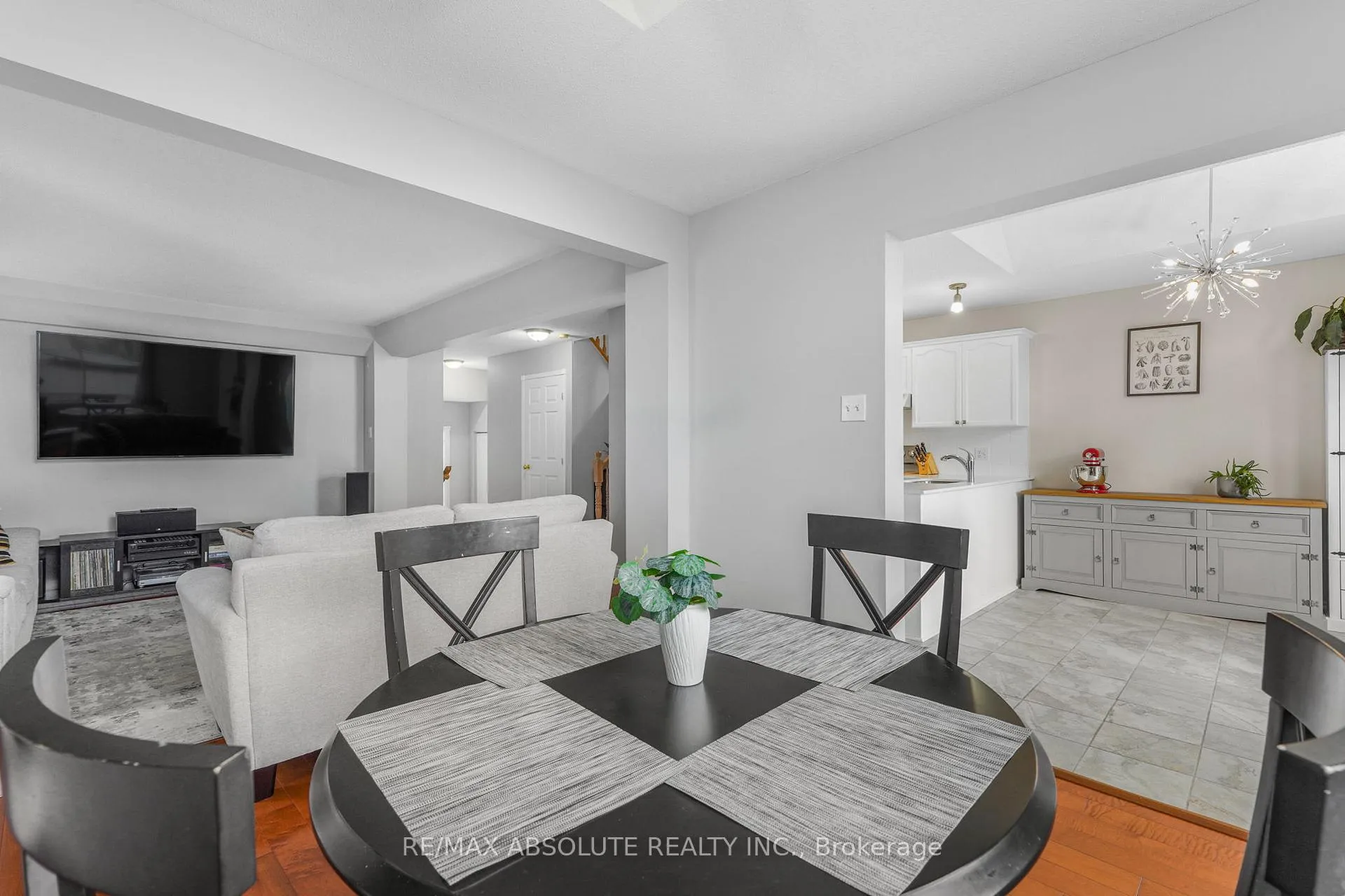 Photo 10 of 879 Paradise Crescent, Ottawa, Fallingbrook/Gardenway South — HOMEH