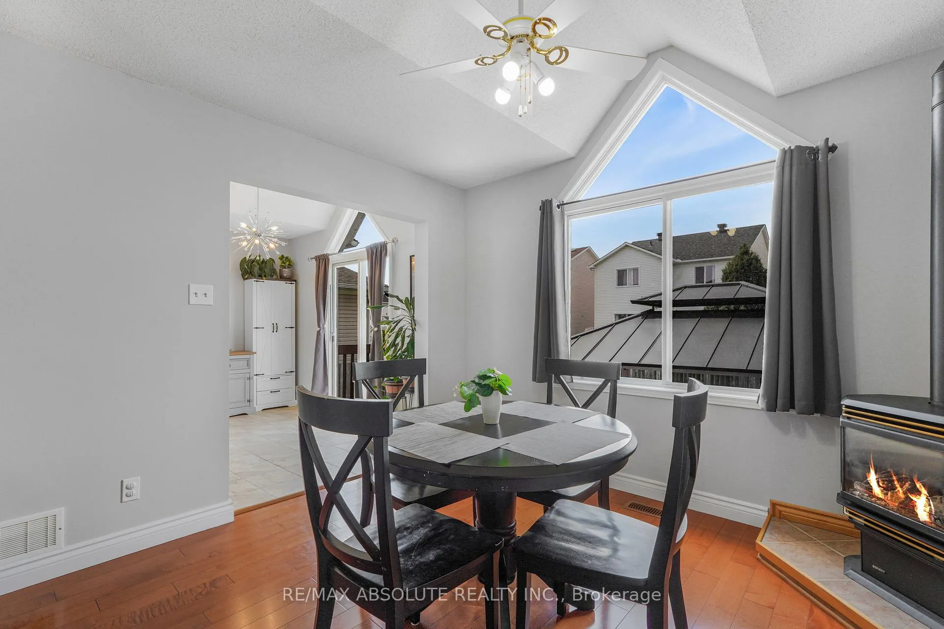 Photo 11 of 879 Paradise Crescent, Ottawa, Fallingbrook/Gardenway South — HOMEH