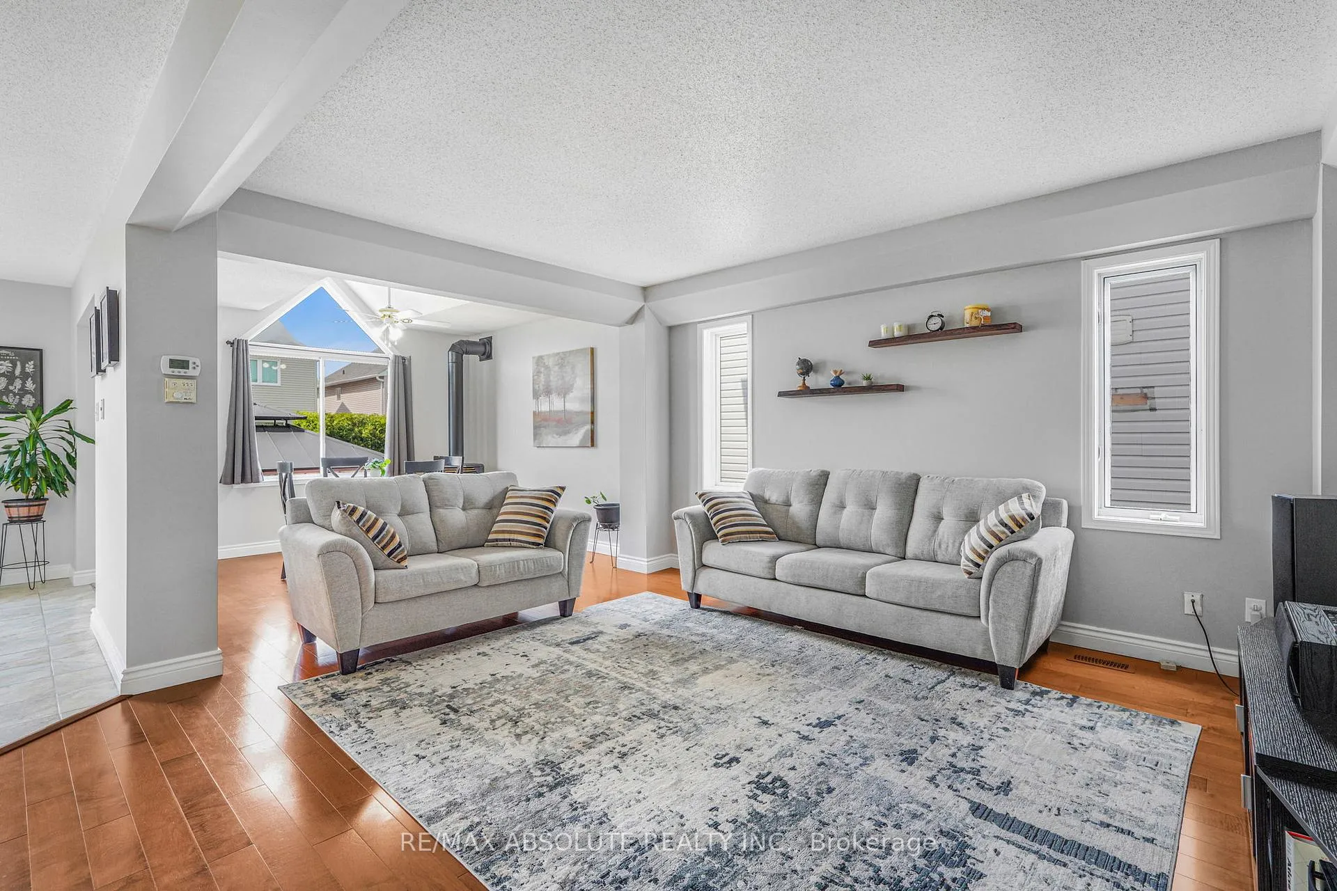 Photo 13 of 879 Paradise Crescent, Ottawa, Fallingbrook/Gardenway South — HOMEH