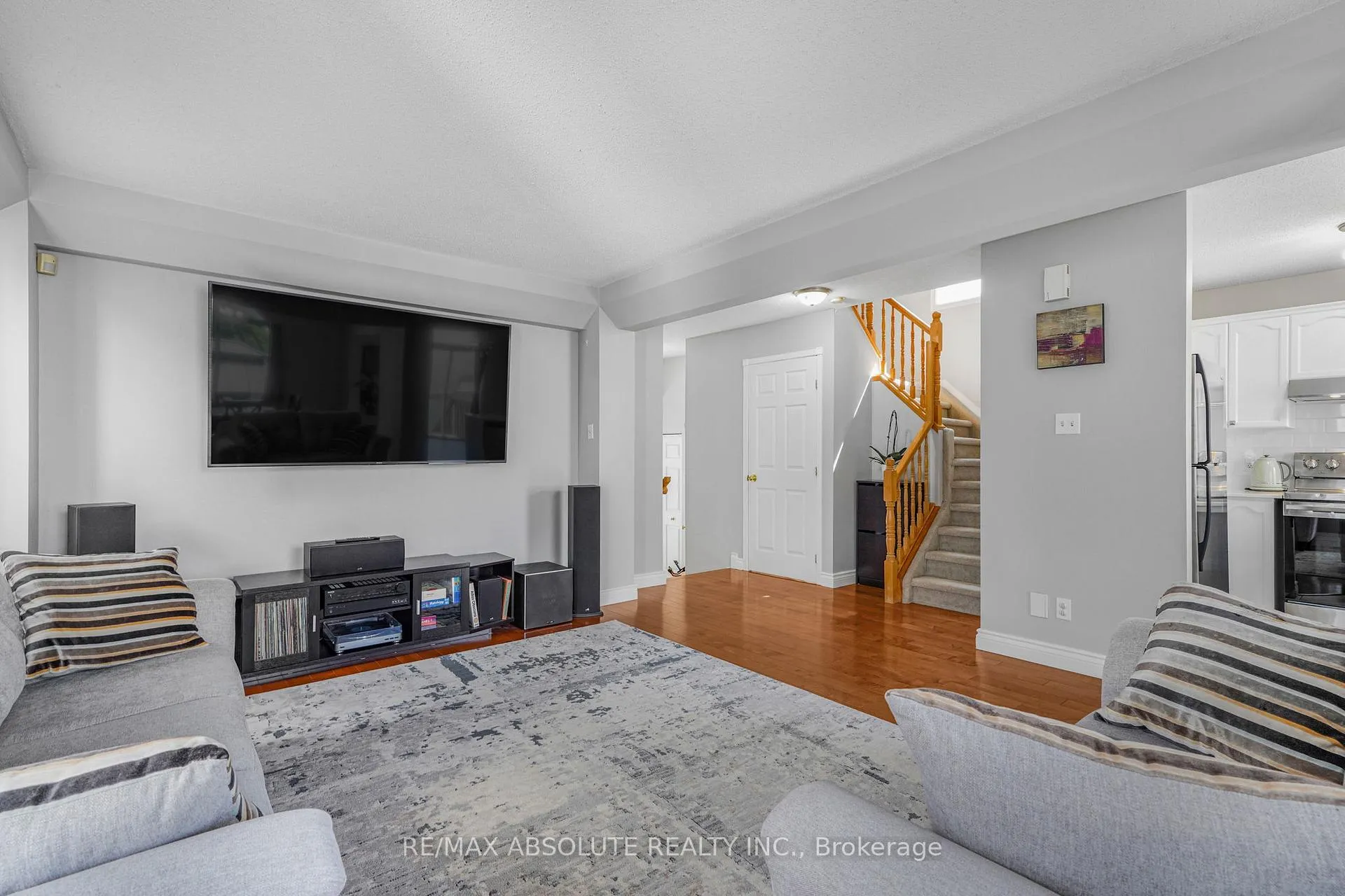Photo 15 of 879 Paradise Crescent, Ottawa, Fallingbrook/Gardenway South — HOMEH