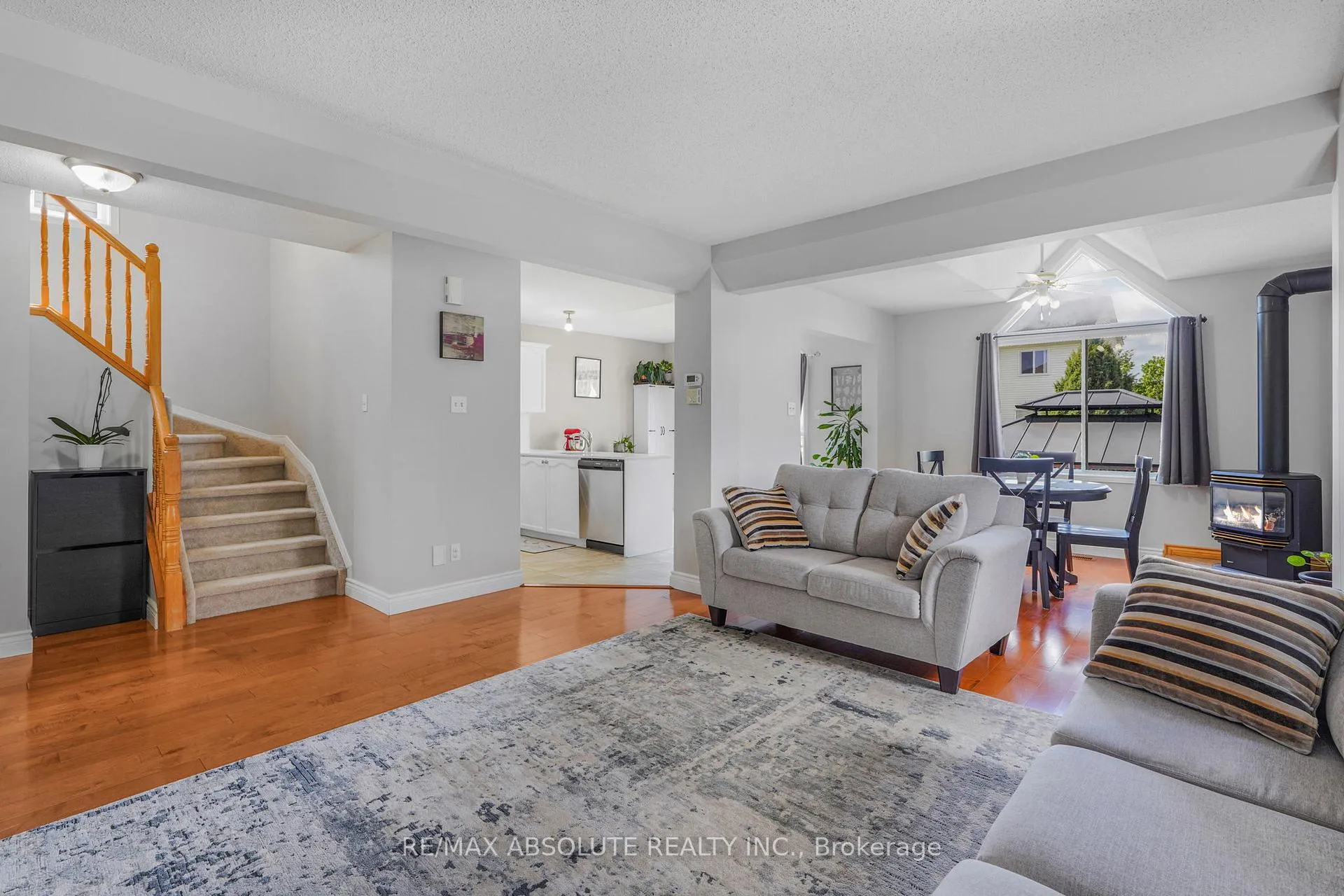 Photo 16 of 879 Paradise Crescent, Ottawa, Fallingbrook/Gardenway South — HOMEH