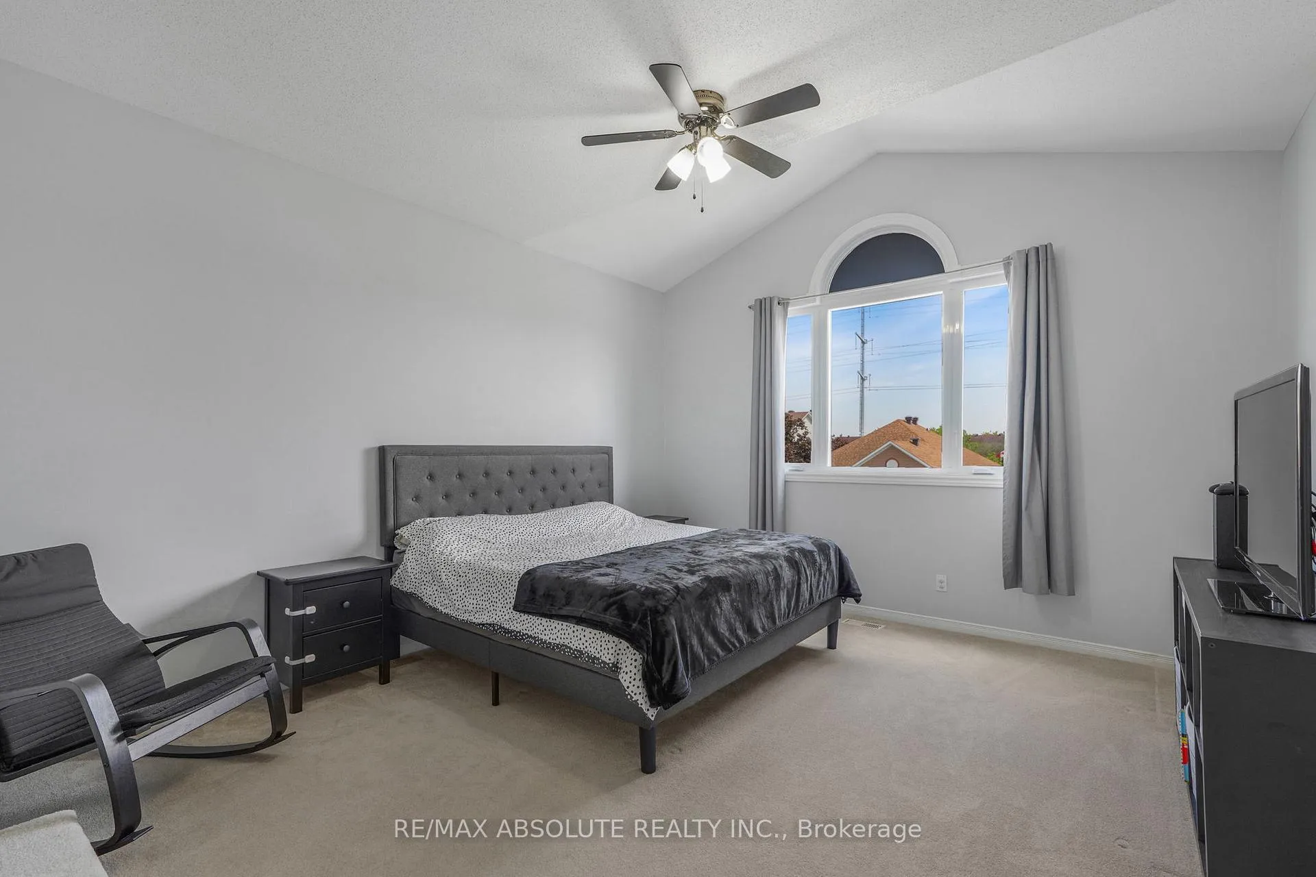 Photo 18 of 879 Paradise Crescent, Ottawa, Fallingbrook/Gardenway South — HOMEH