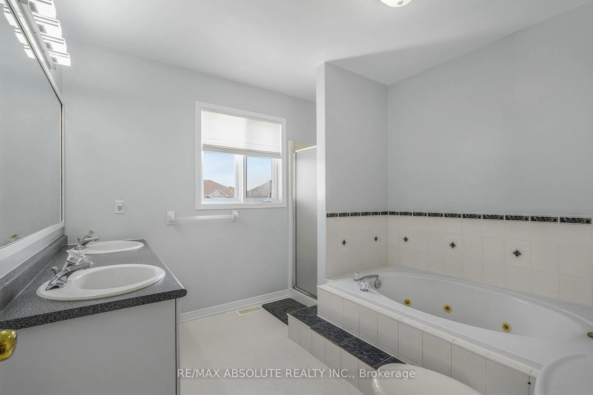 Photo 22 of 879 Paradise Crescent, Ottawa, Fallingbrook/Gardenway South — HOMEH