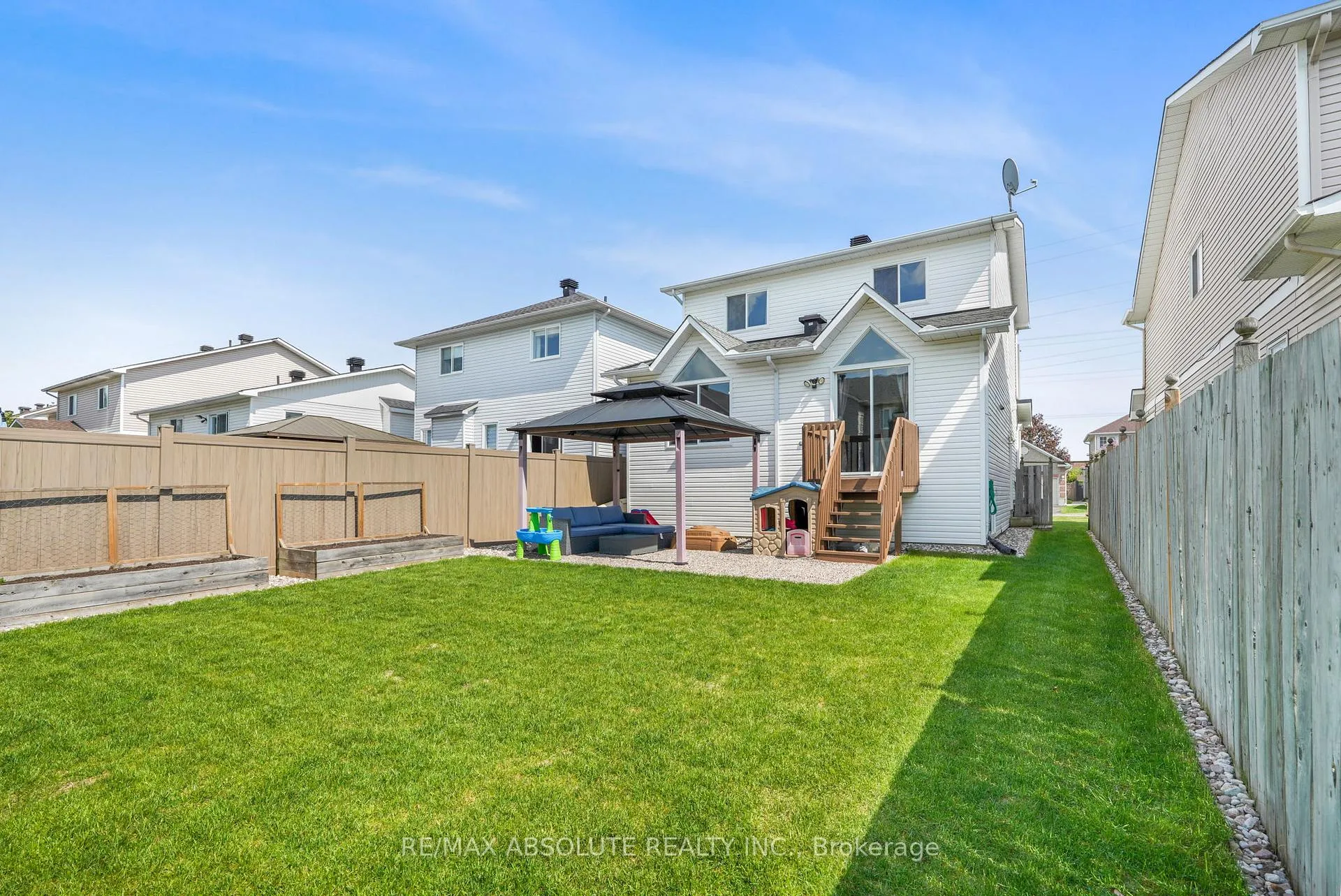 Photo 24 of 879 Paradise Crescent, Ottawa, Fallingbrook/Gardenway South — HOMEH