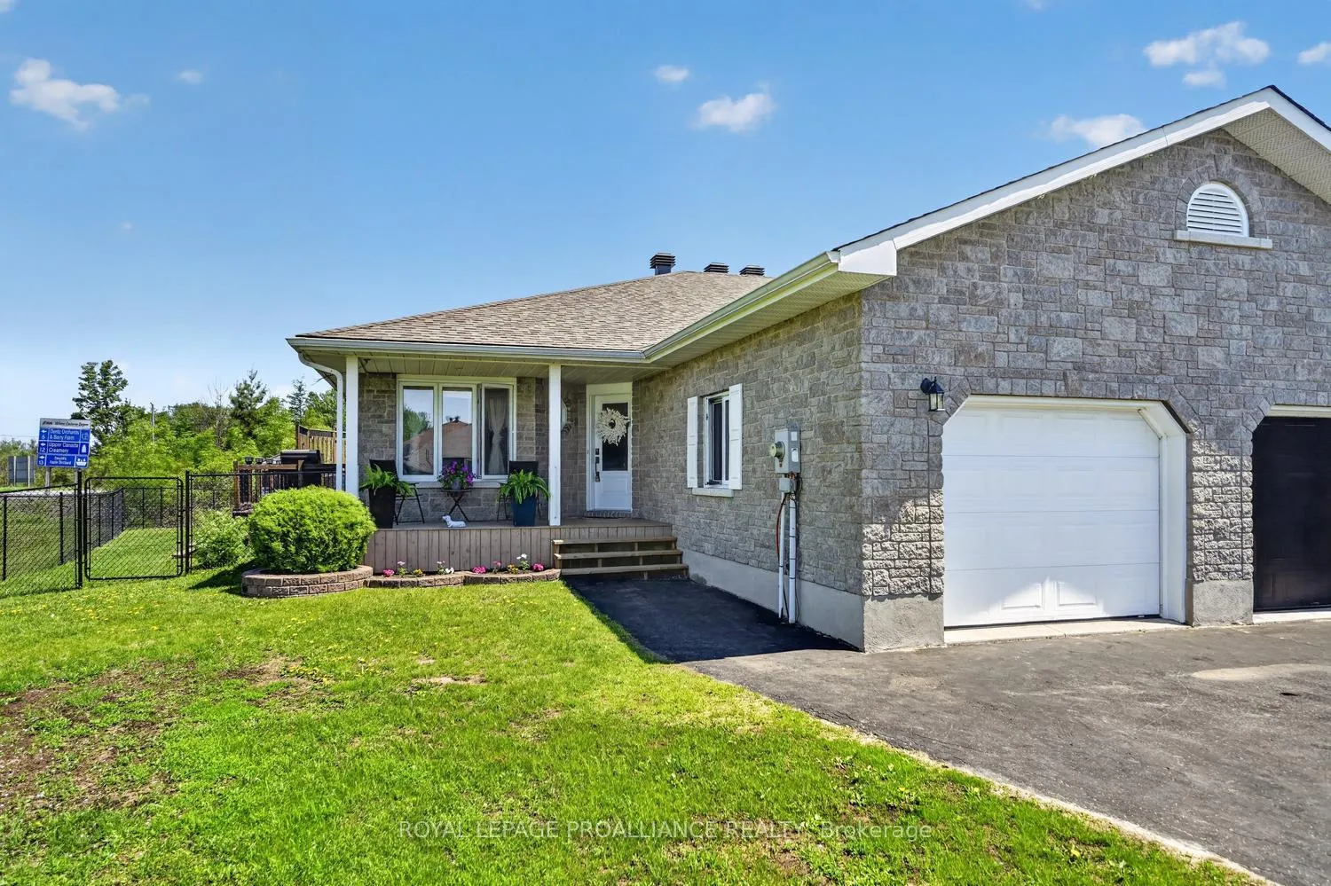 Photo 1 of 5500 Meadowbrook Drive, South Dundas, Iroquois — HOMEH