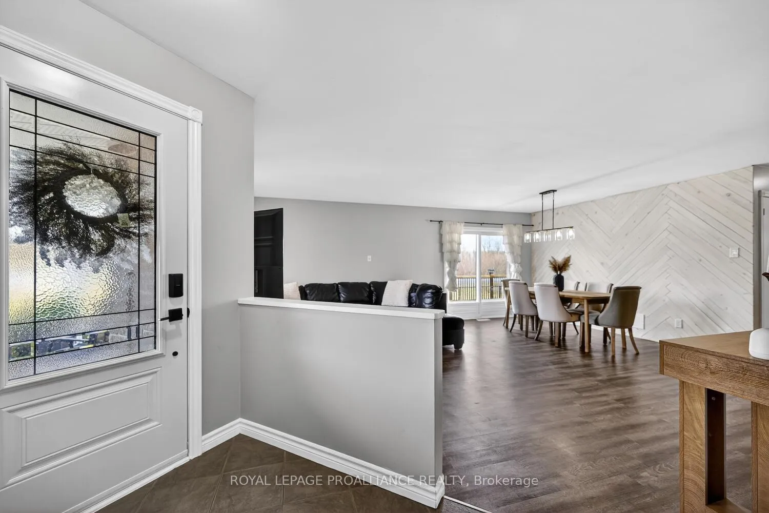 Photo 5 of 5500 Meadowbrook Drive, South Dundas, Iroquois — HOMEH