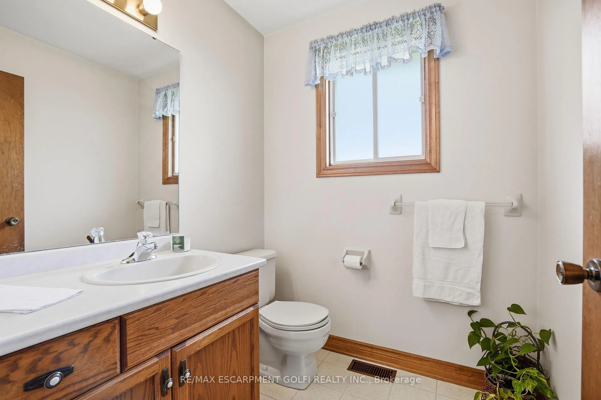Photo 12 of 11 Greenbriar Court, Welland, Prince Charles — HOMEH