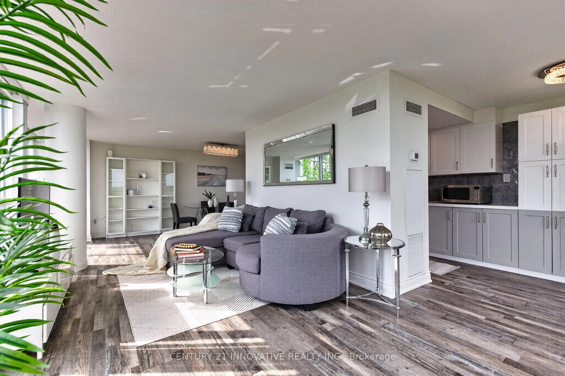 Photo 4 of Unit 415, 5 Rowntree Road, Etobicoke, Mount Olive-Silverstone-Jamestown — HOMEH