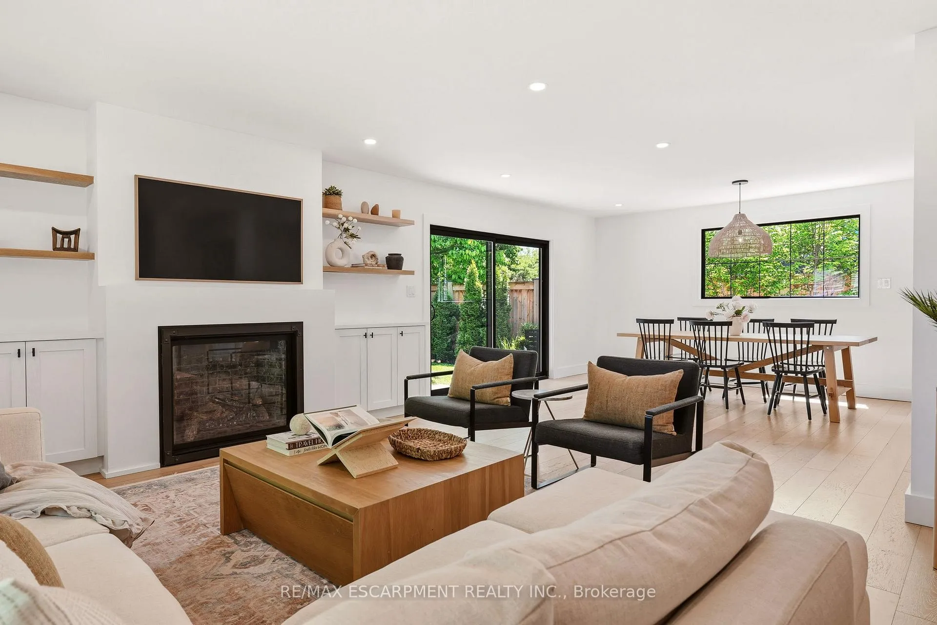 Photo 5 of 394 Rankin Drive, Burlington, Roseland — HOMEH