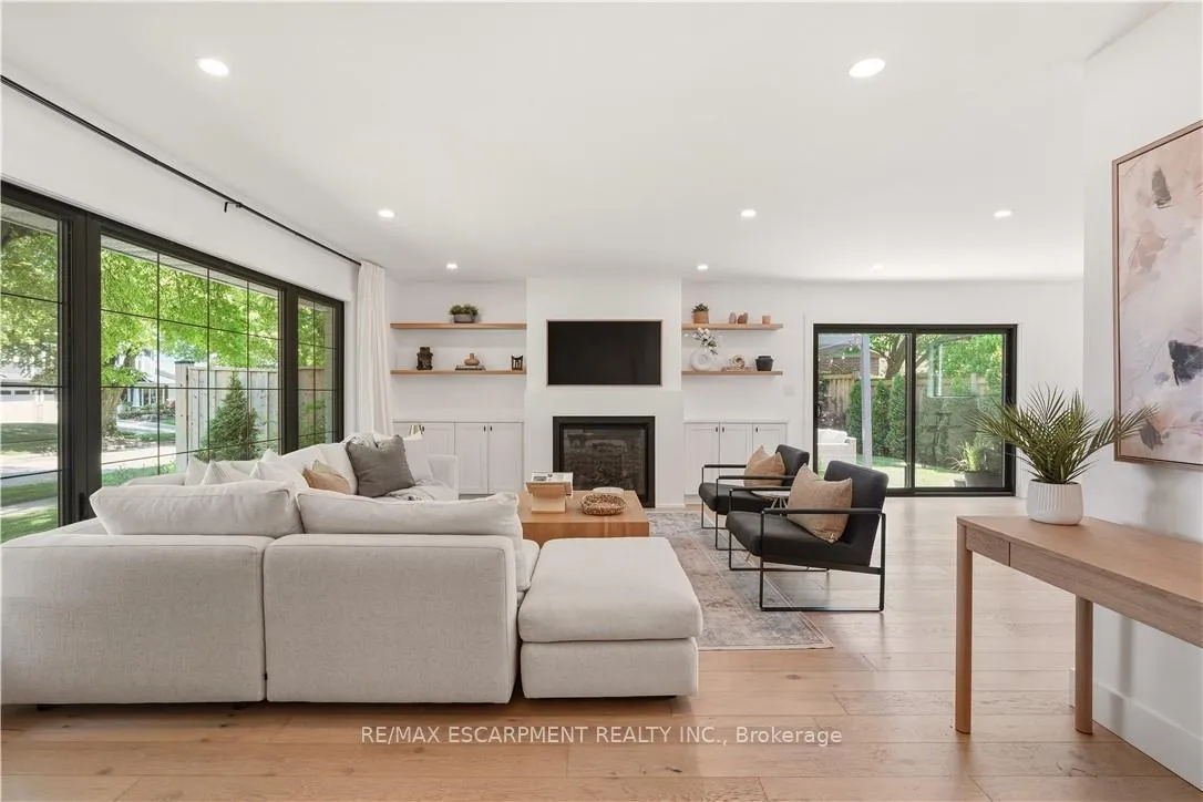 Photo 7 of 394 Rankin Drive, Burlington, Roseland — HOMEH